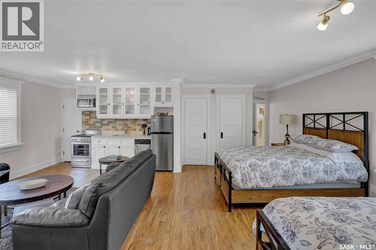 2216 Lorne Street, Regina, SK - Indoor Photo Showing Bedroom