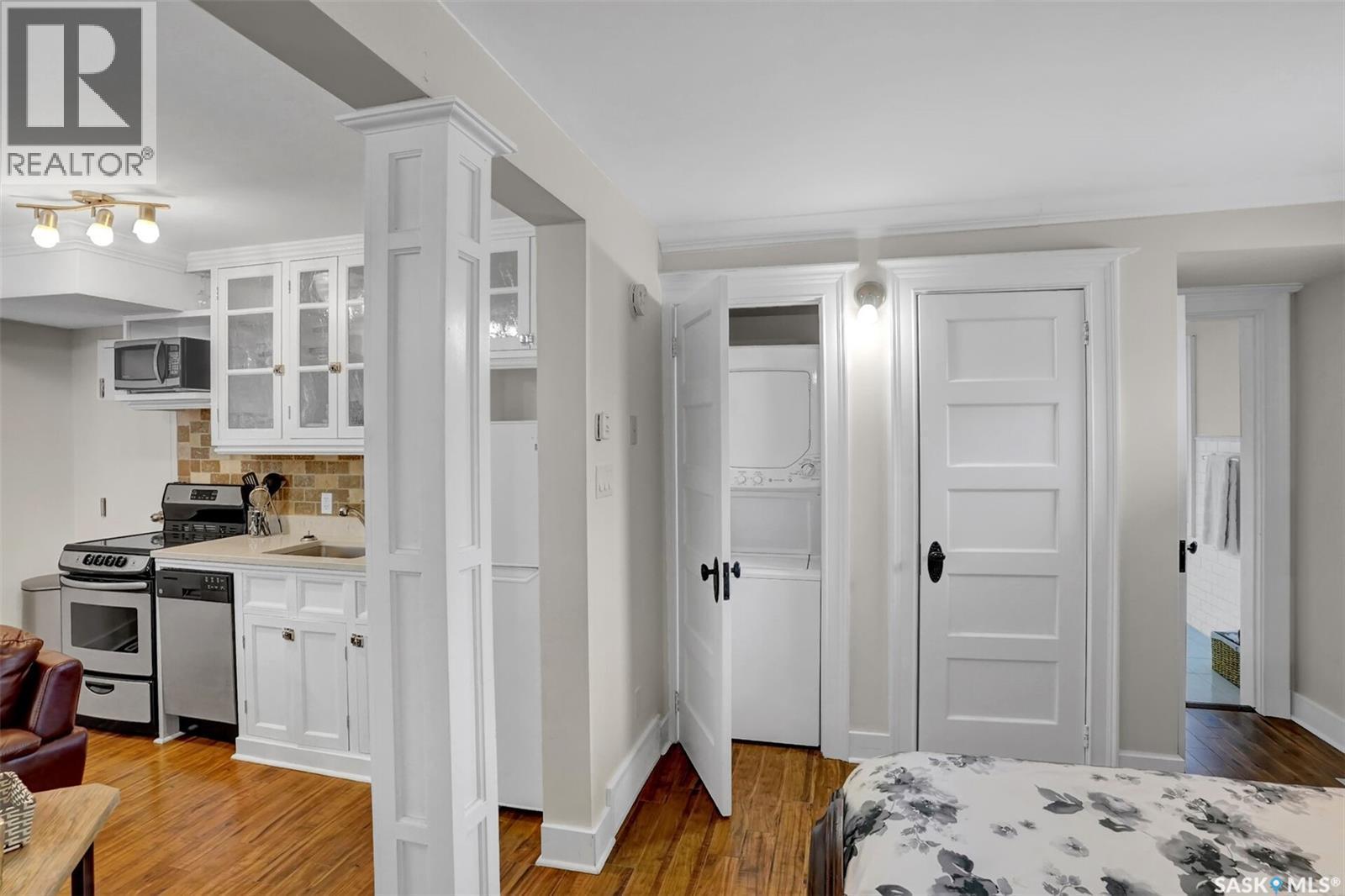 2216 Lorne Street, Regina, SK - Indoor