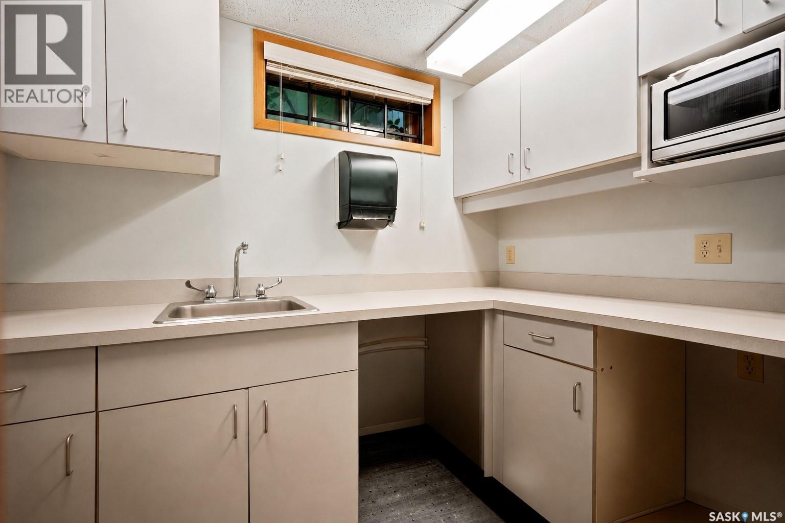 2216 Lorne Street, Regina, SK - Indoor Photo Showing Kitchen