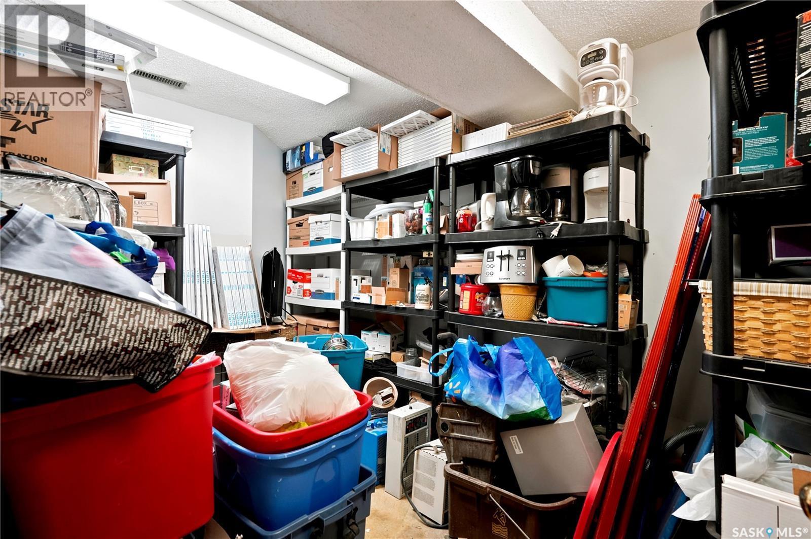 2216 Lorne Street, Regina, SK - Indoor