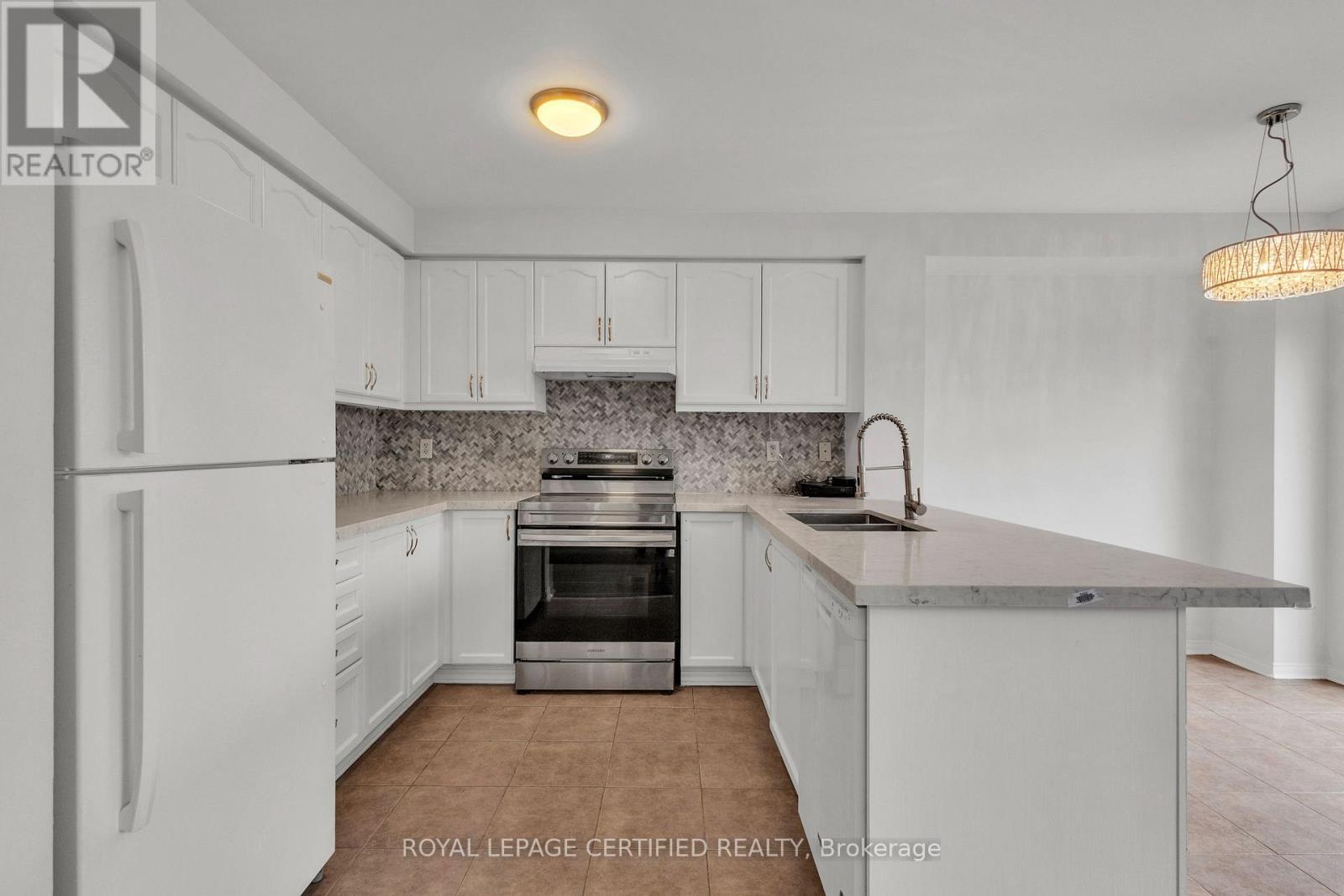 114 Botavia Downs Drive, Brampton, ON - Indoor Photo Showing Kitchen With Upgraded Kitchen