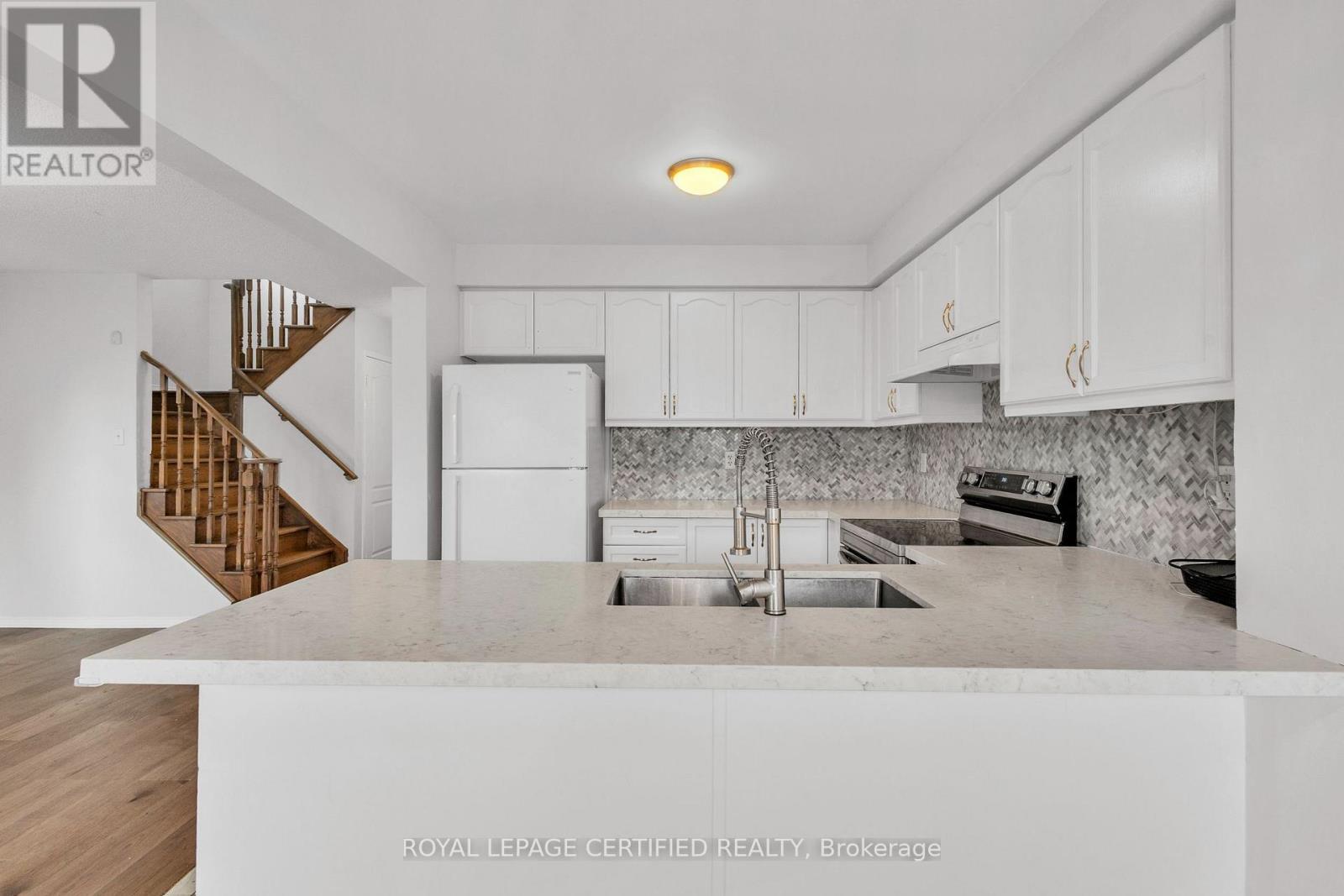 114 Botavia Downs Drive, Brampton, ON - Indoor Photo Showing Kitchen
