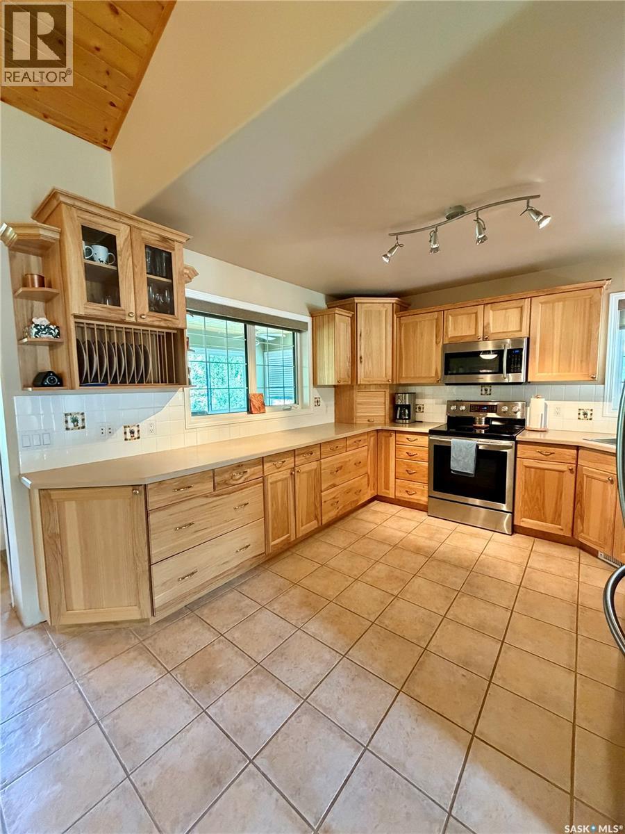 60 Estates Drive, Elk Ridge, SK - Indoor Photo Showing Kitchen