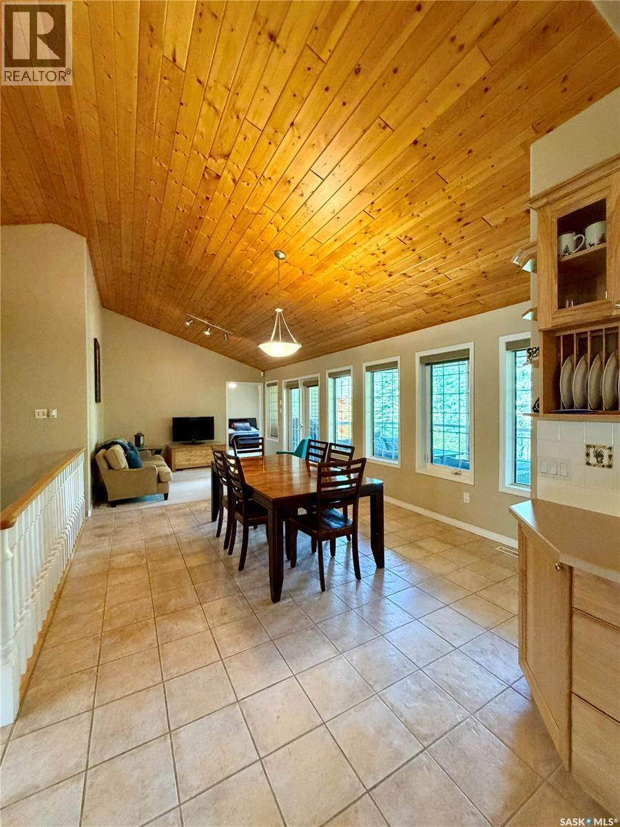 60 Estates Drive, Elk Ridge, SK - Indoor Photo Showing Dining Room