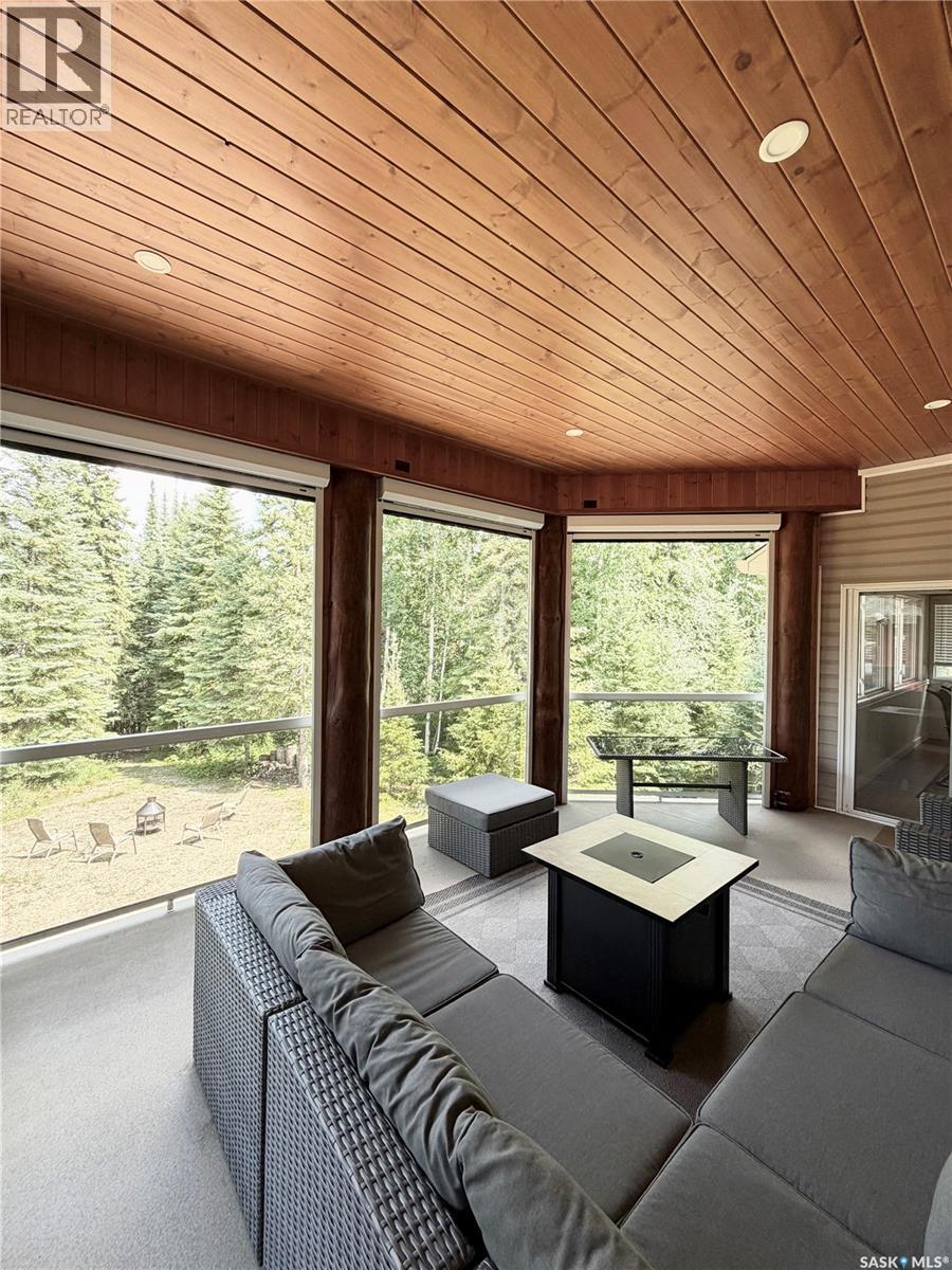 60 Estates Drive, Elk Ridge, SK - Indoor Photo Showing Living Room
