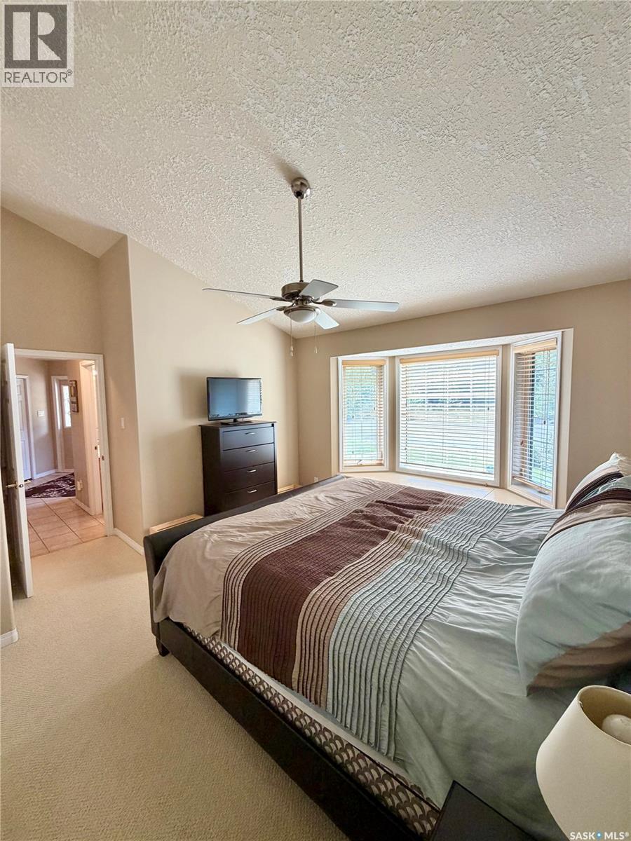60 Estates Drive, Elk Ridge, SK - Indoor Photo Showing Bedroom