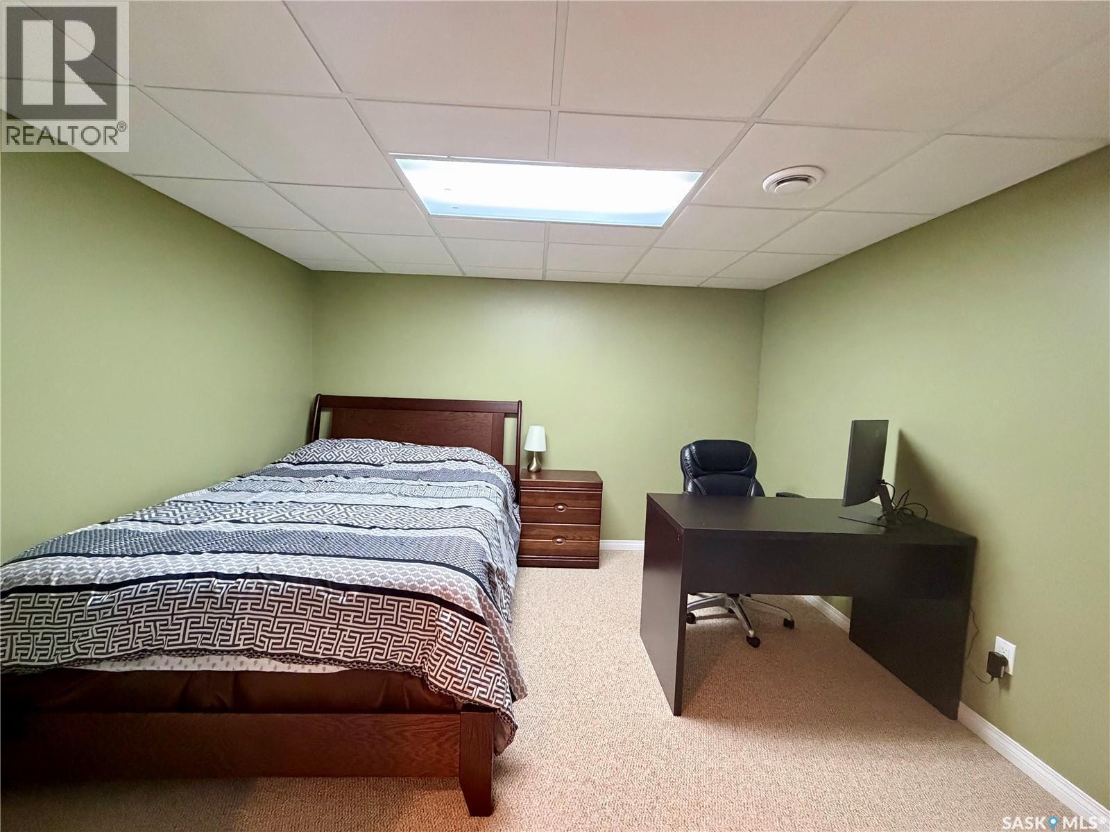 60 Estates Drive, Elk Ridge, SK - Indoor Photo Showing Bedroom