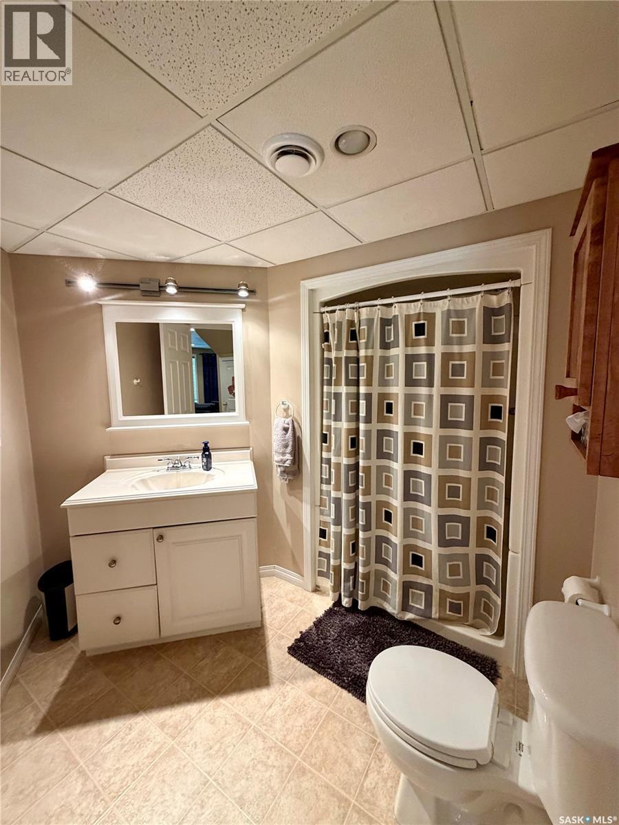 60 Estates Drive, Elk Ridge, SK - Indoor Photo Showing Bathroom