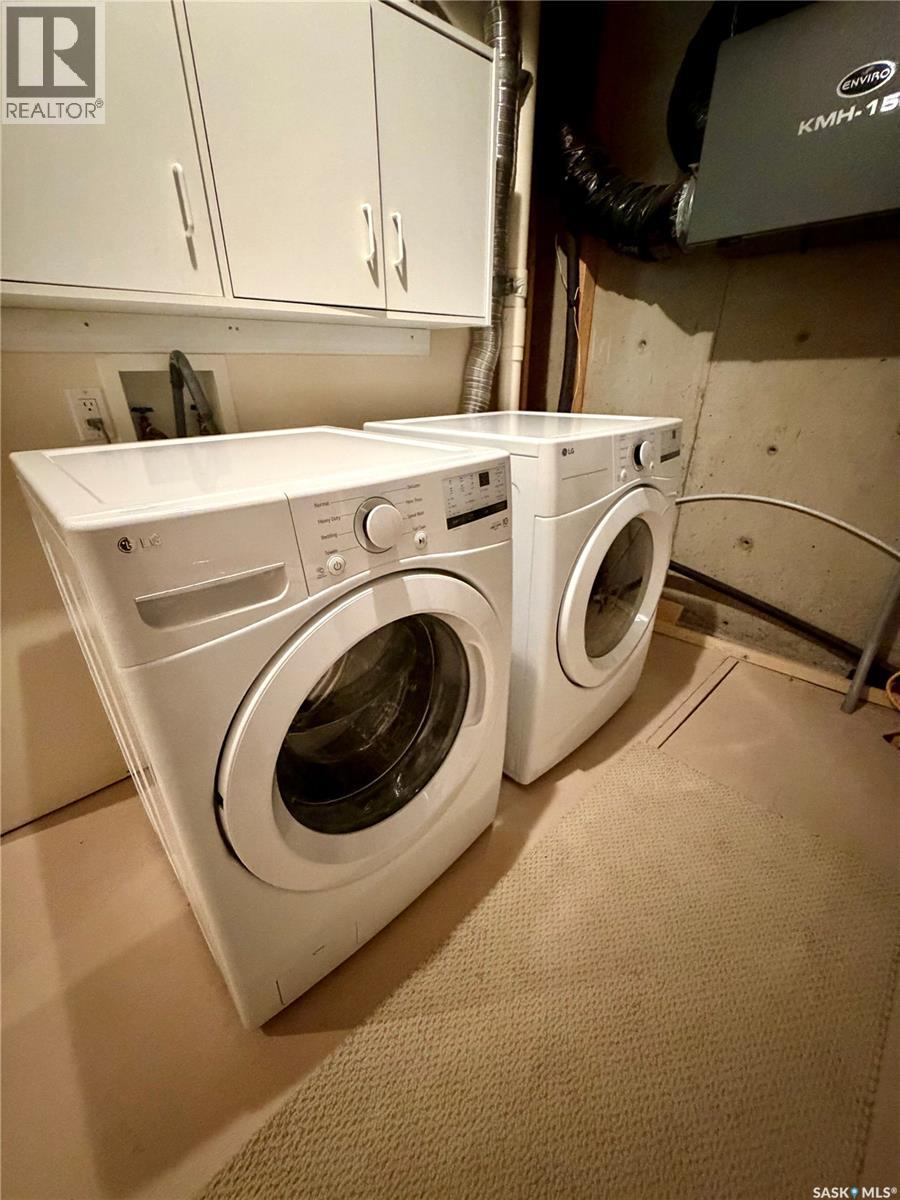 60 Estates Drive, Elk Ridge, SK - Indoor Photo Showing Laundry Room
