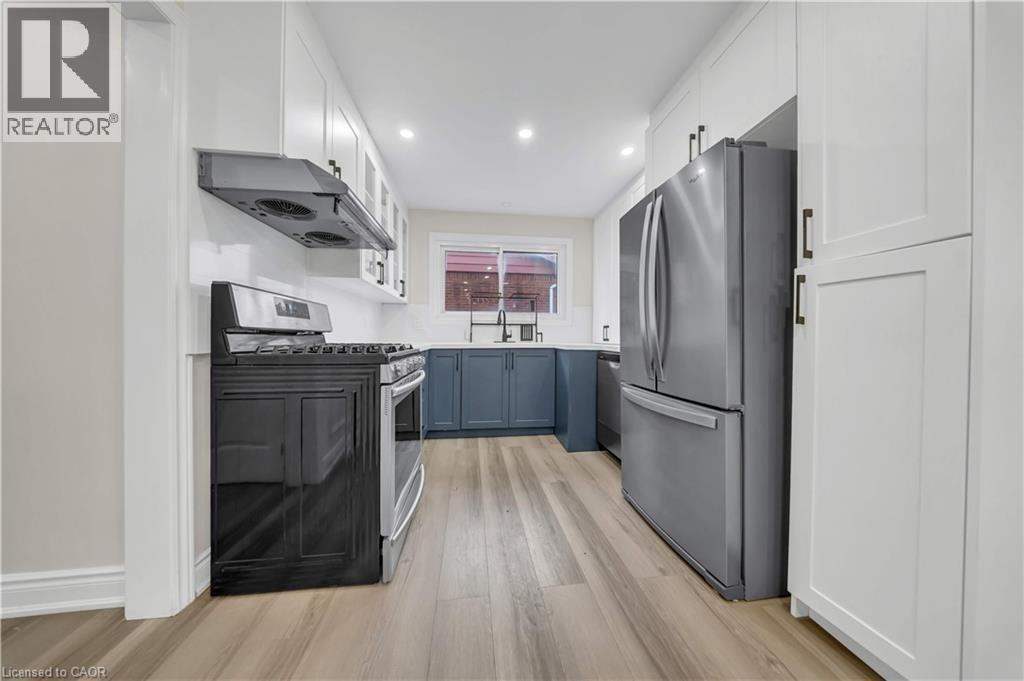 441 West 5Th Street, Hamilton, ON - Indoor Photo Showing Kitchen