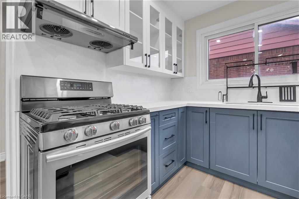 441 West 5Th Street, Hamilton, ON - Indoor Photo Showing Kitchen