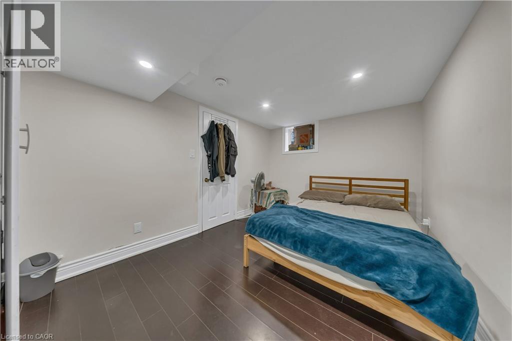 441 West 5Th Street, Hamilton, ON - Indoor Photo Showing Bedroom