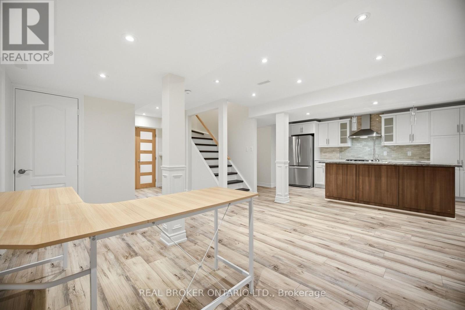 3277 Paul Henderson Drive, Mississauga, ON - Indoor
