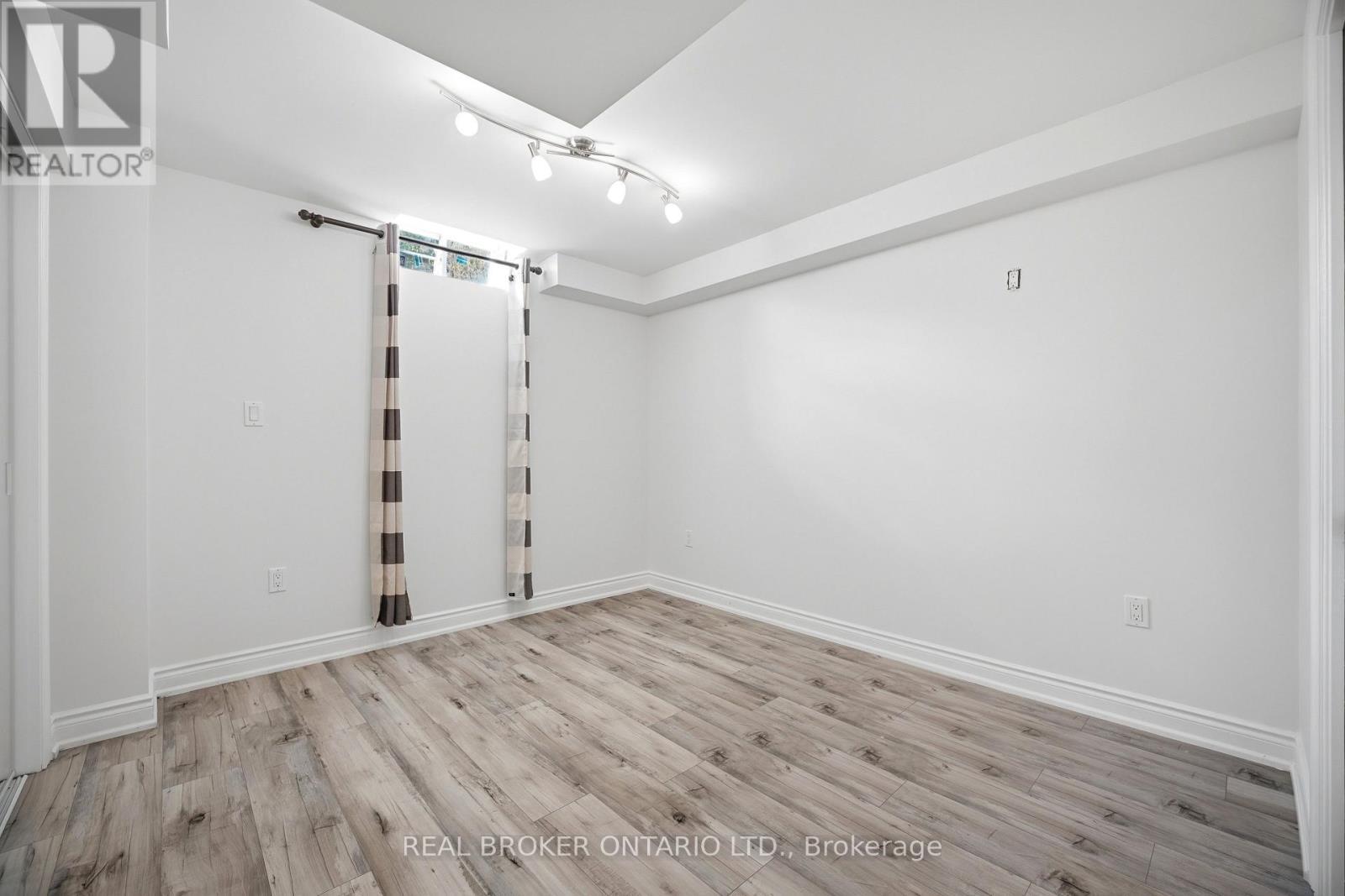 3277 Paul Henderson Drive, Mississauga, ON - Indoor Photo Showing Other Room