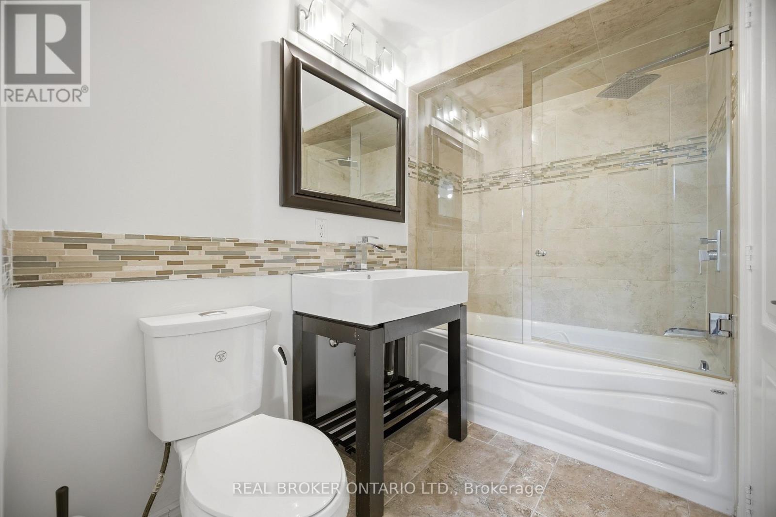 3277 Paul Henderson Drive, Mississauga, ON - Indoor Photo Showing Bathroom