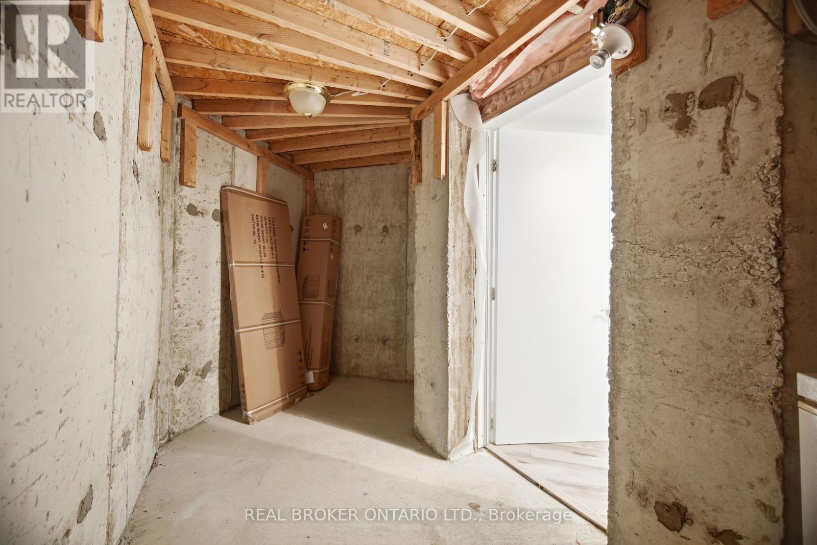 3277 Paul Henderson Drive, Mississauga, ON - Indoor Photo Showing Basement