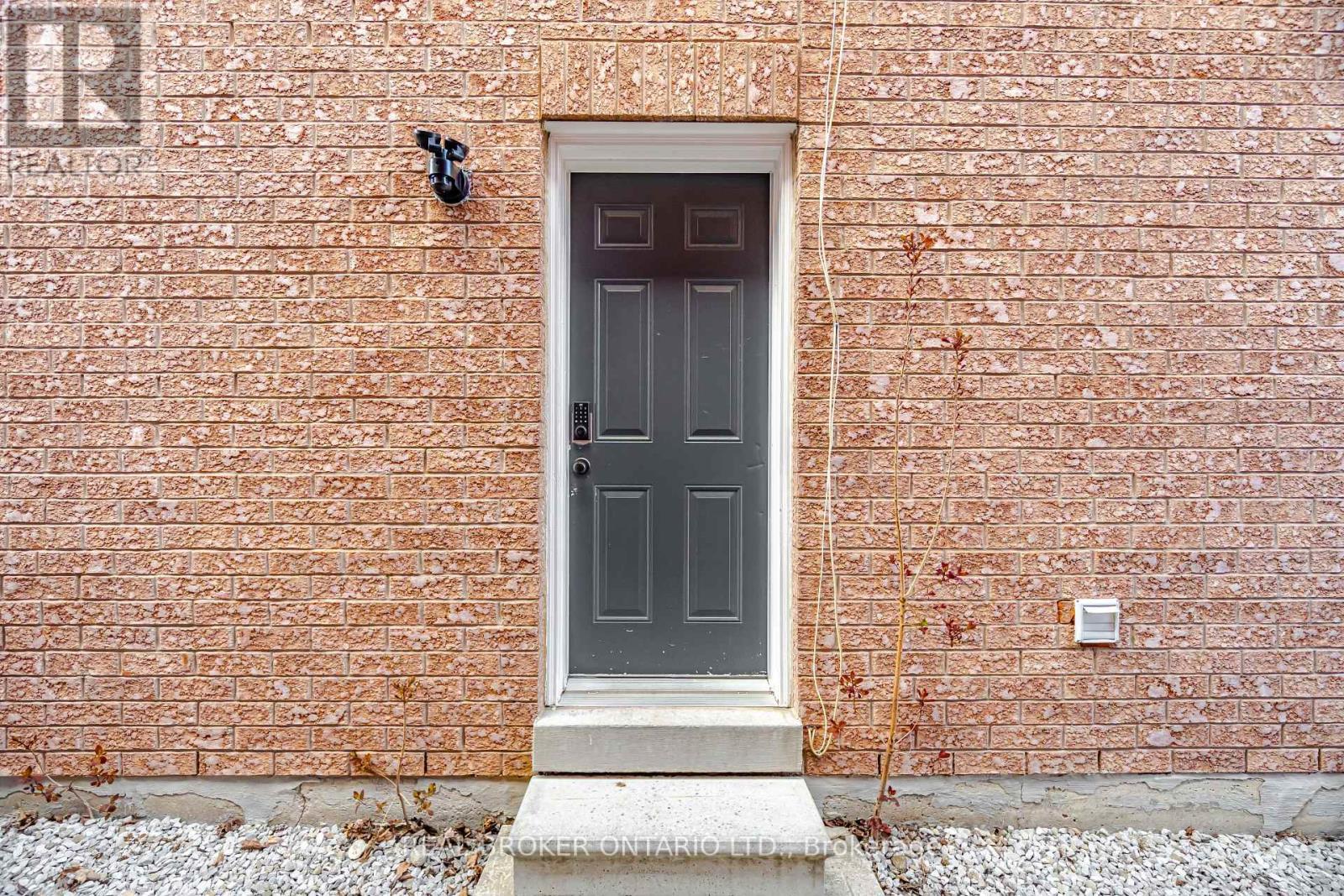 3277 Paul Henderson Drive, Mississauga, ON - Outdoor