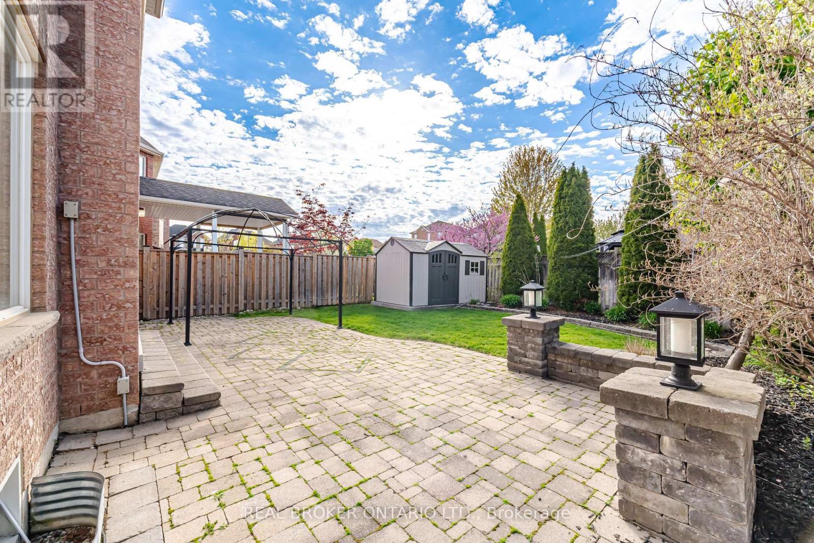 3277 Paul Henderson Drive, Mississauga, ON - Outdoor