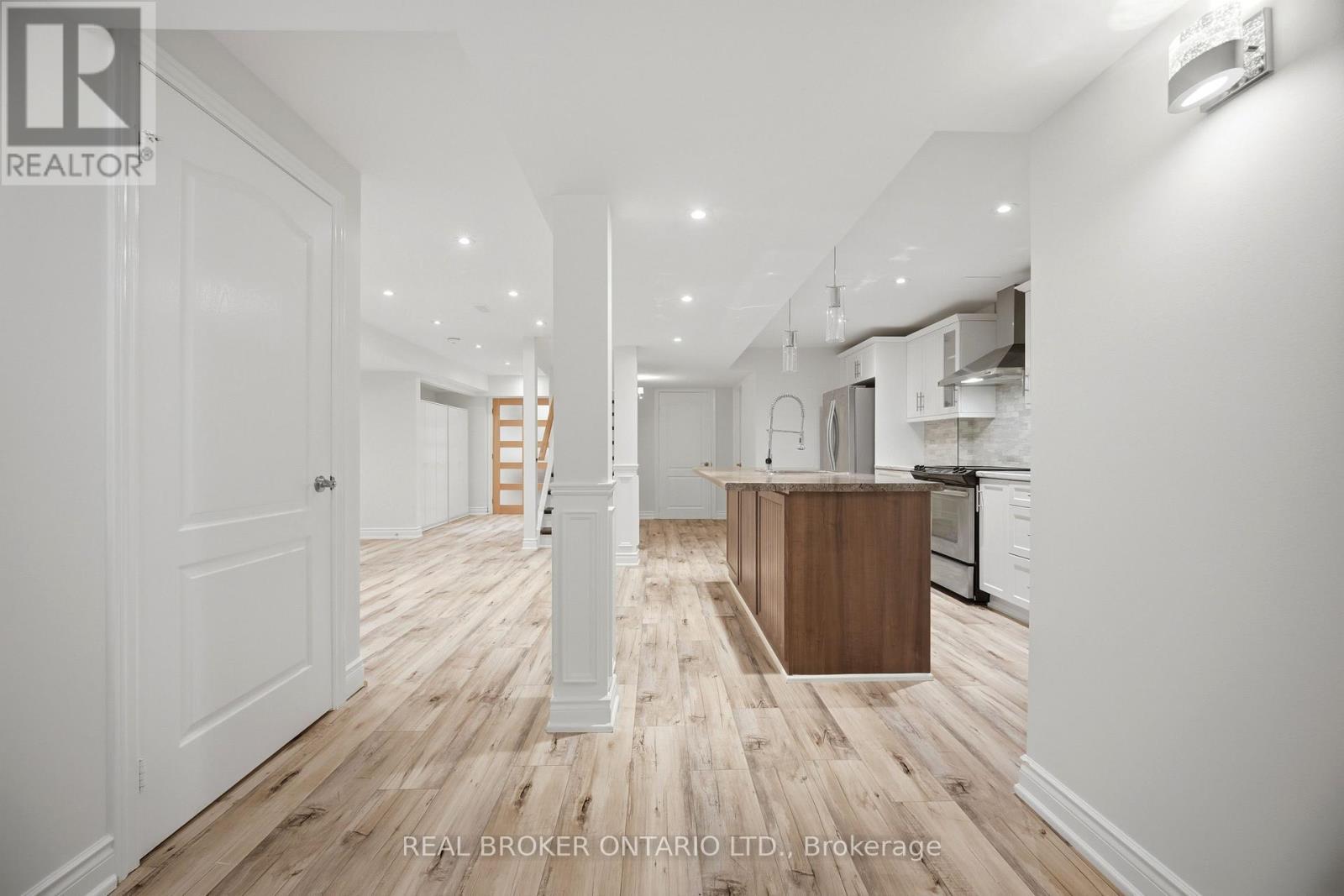 3277 Paul Henderson Drive, Mississauga, ON - Indoor