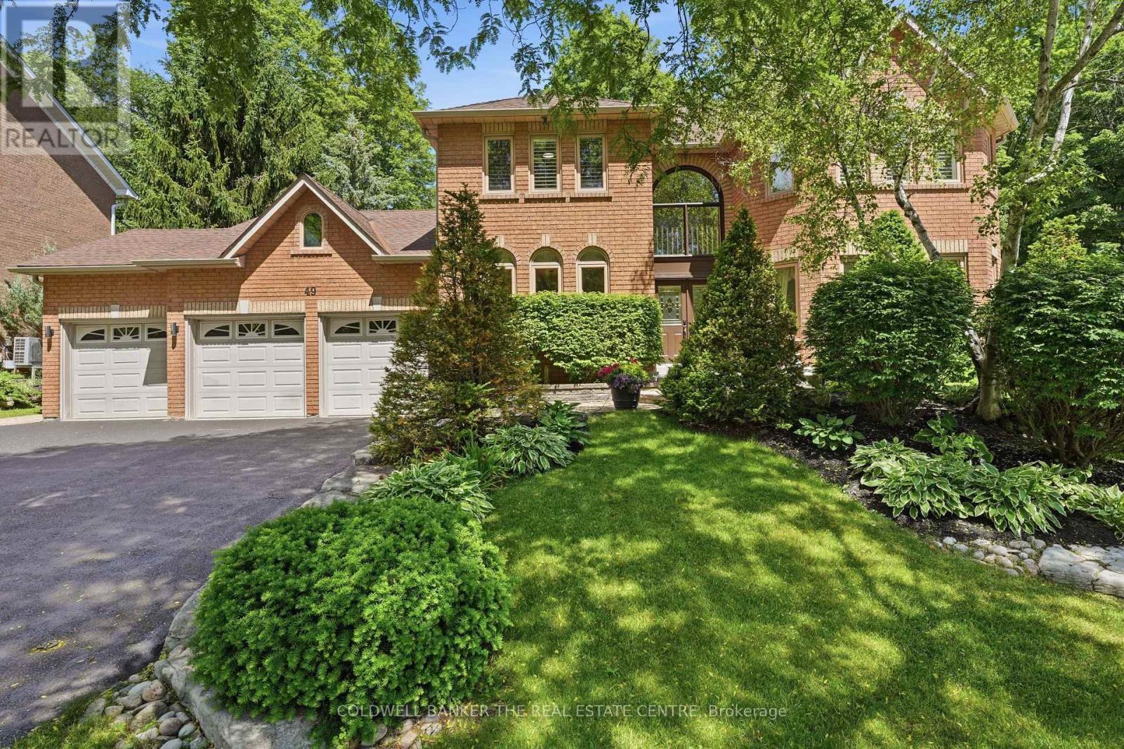 Front of Home - 49 Falling Leaf Court, Aurora, ON - Outdoor