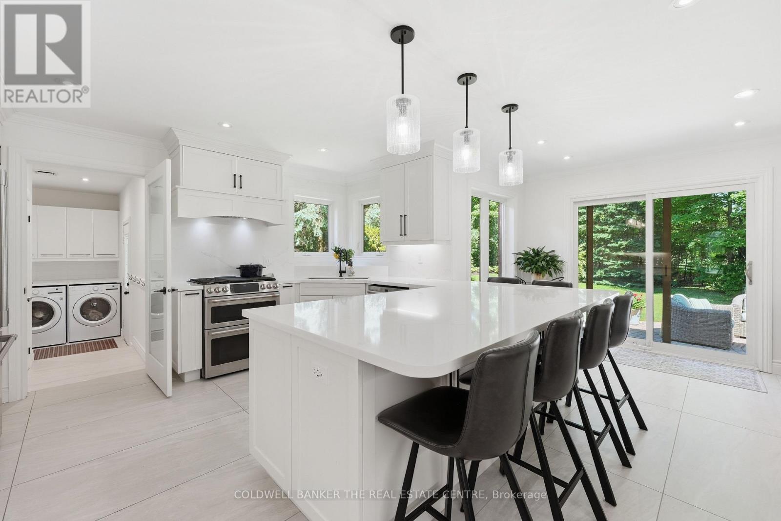 Walkout kitchen to Backyard - 49 Falling Leaf Court, Aurora, ON - Indoor Photo Showing Kitchen With Upgraded Kitchen