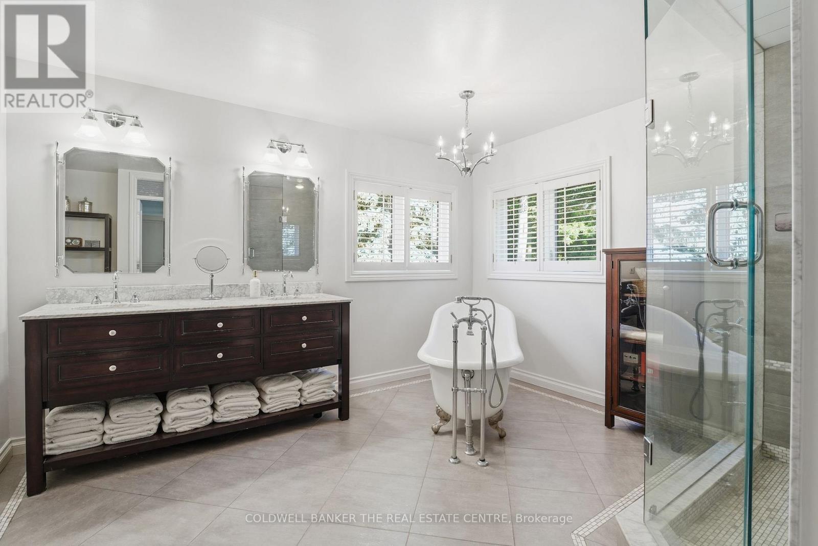 Primary Ensuite Updated - 49 Falling Leaf Court, Aurora, ON - Indoor Photo Showing Bathroom