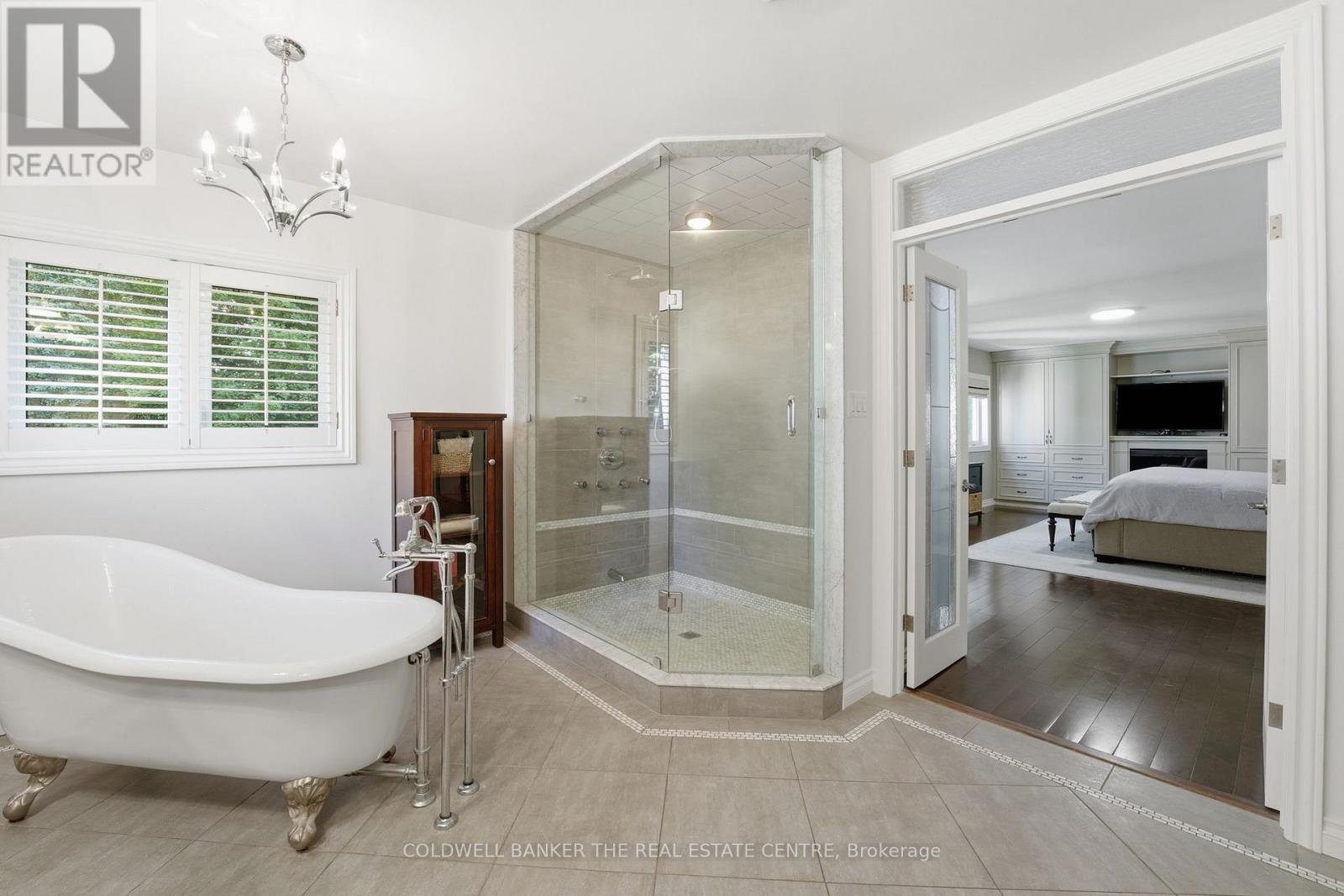 Primary Ensuite Shower - 49 Falling Leaf Court, Aurora, ON - Indoor Photo Showing Bathroom
