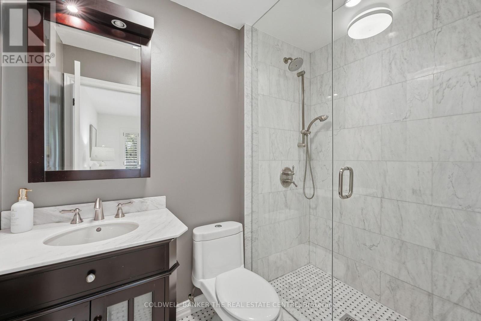 Bedroom Ensuite 3 piece - 49 Falling Leaf Court, Aurora, ON - Indoor Photo Showing Bathroom