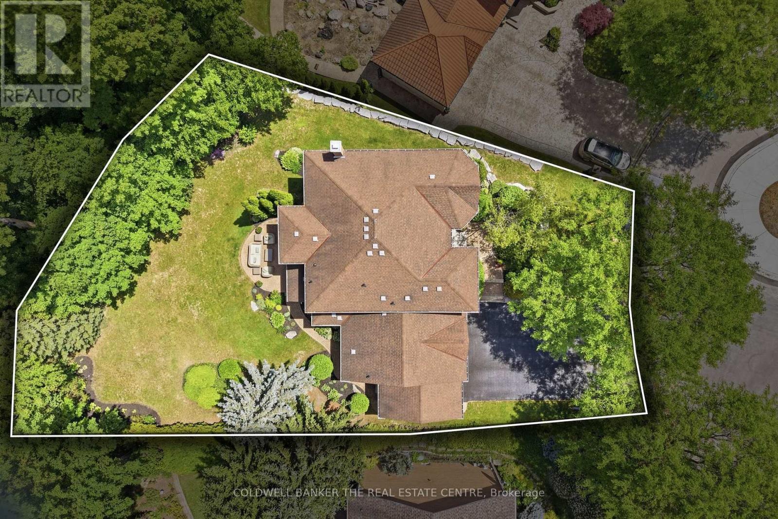 Property Line - 49 Falling Leaf Court, Aurora, ON -