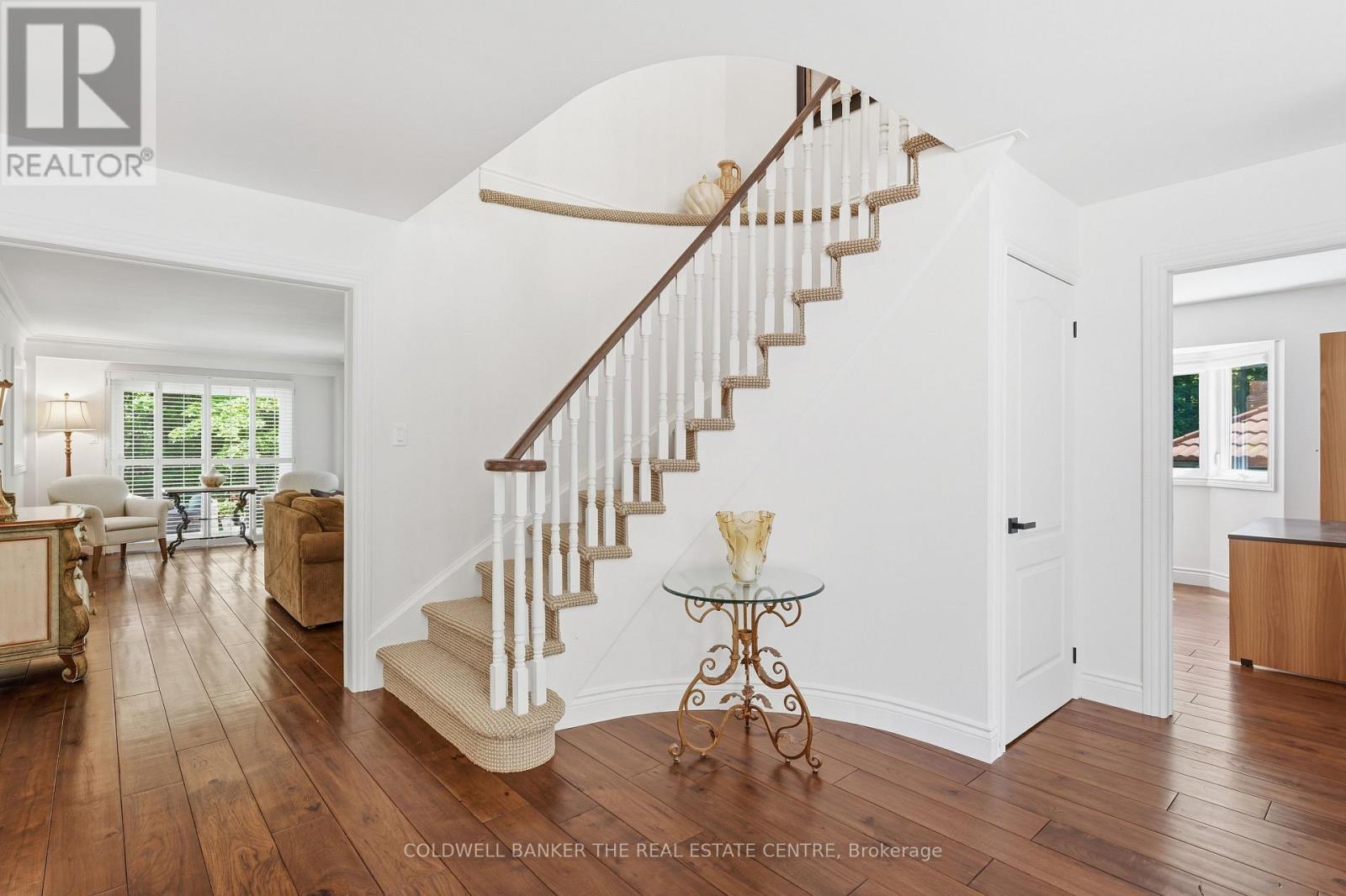 Curved Staircase - 49 Falling Leaf Court, Aurora, ON - Indoor Photo Showing Other Room