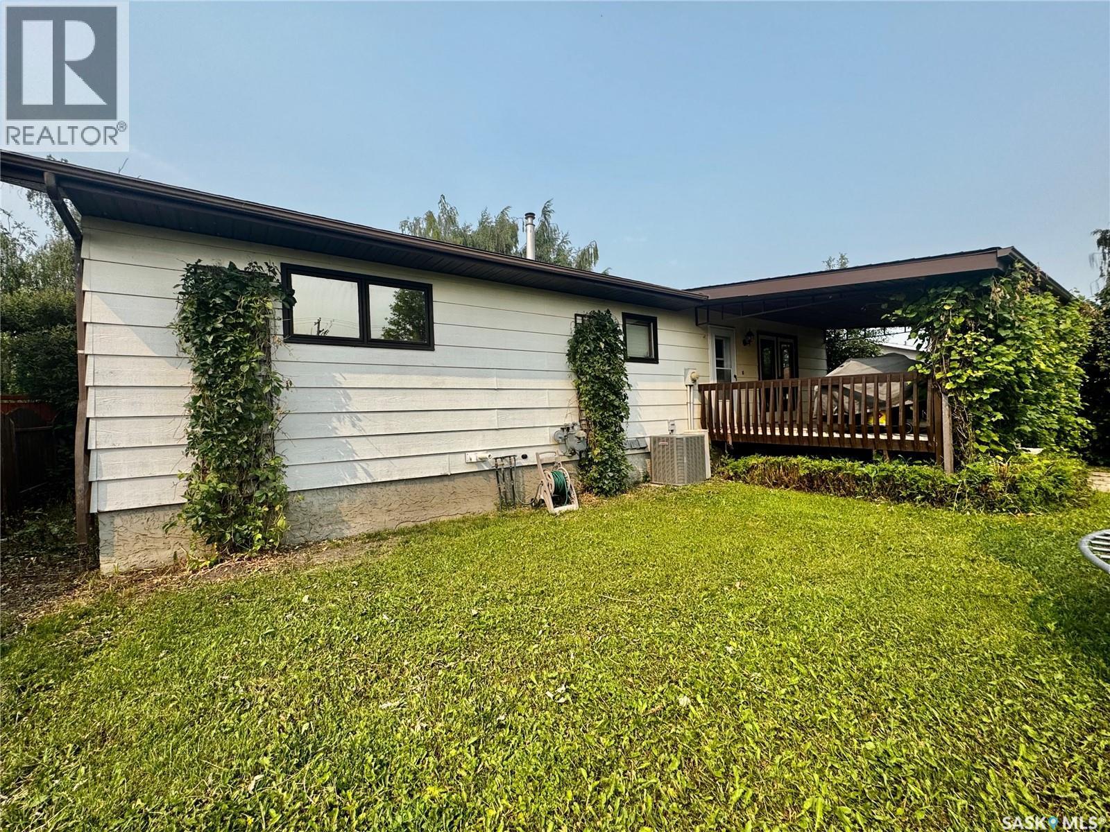 34 Blackwell Crescent, Yorkton, SK - Outdoor With Deck Patio Veranda