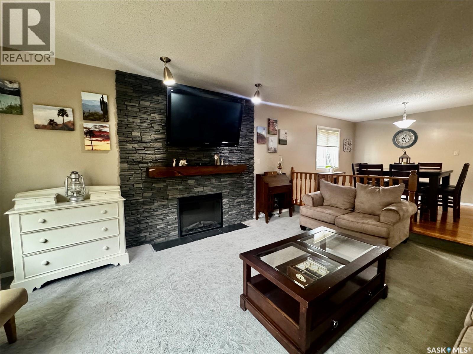 34 Blackwell Crescent, Yorkton, SK - Indoor Photo Showing Living Room With Fireplace
