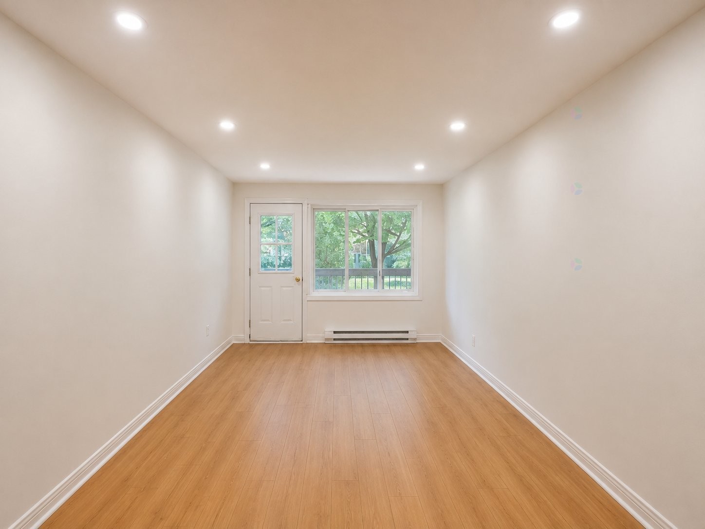 Salon - 2-4460 Rue Elgin, Montréal (Pierrefonds-Roxboro), QC - Indoor Photo Showing Other Room