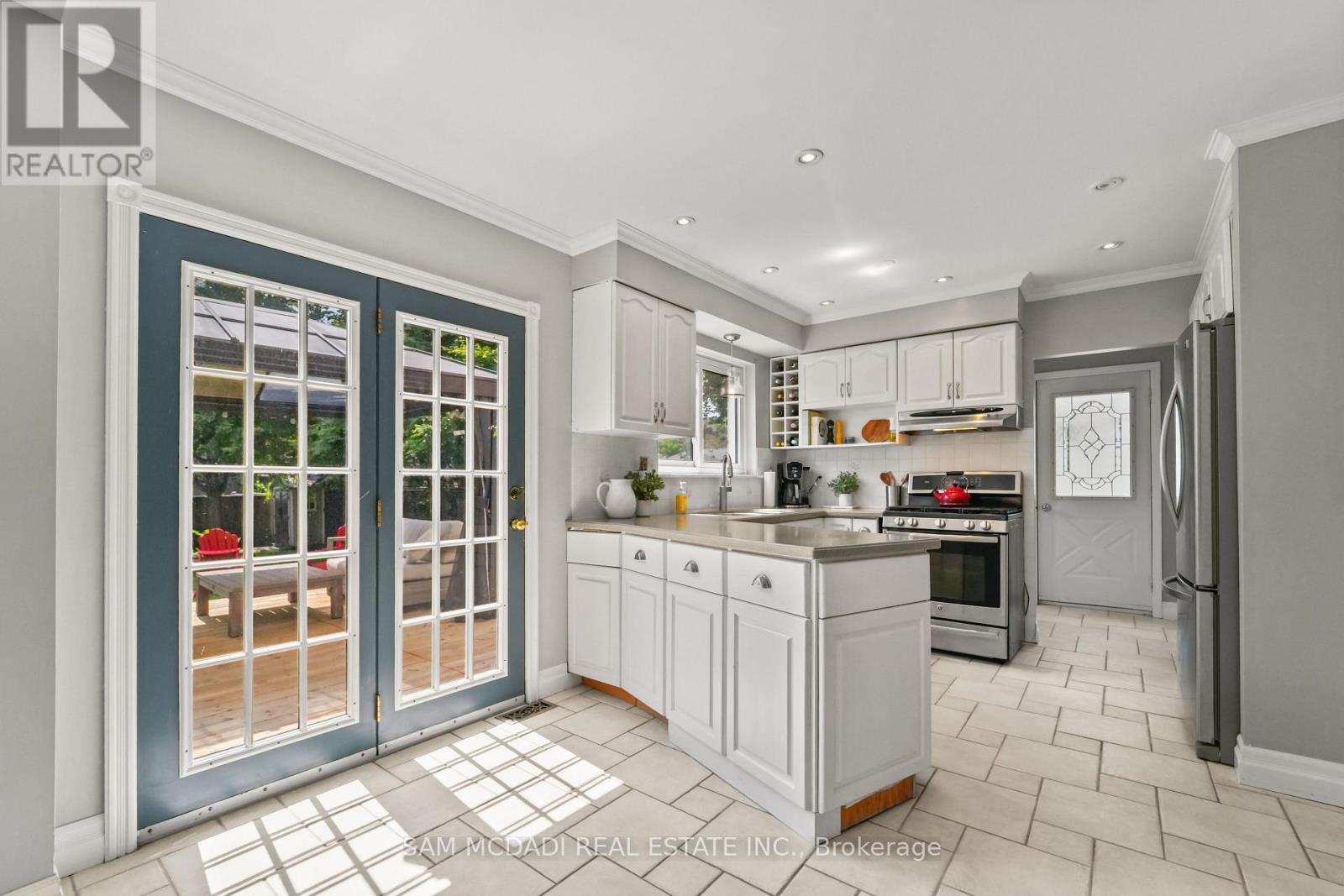 1440 Leda Avenue, Mississauga, ON - Indoor Photo Showing Kitchen