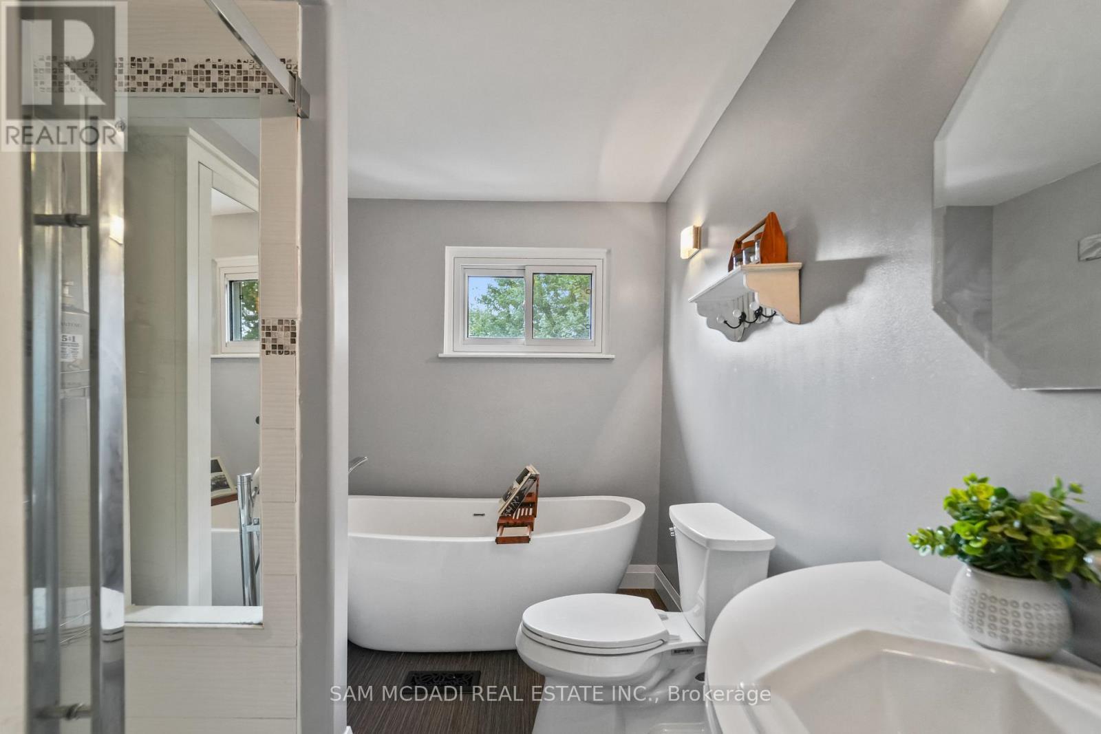 1440 Leda Avenue, Mississauga, ON - Indoor Photo Showing Bathroom