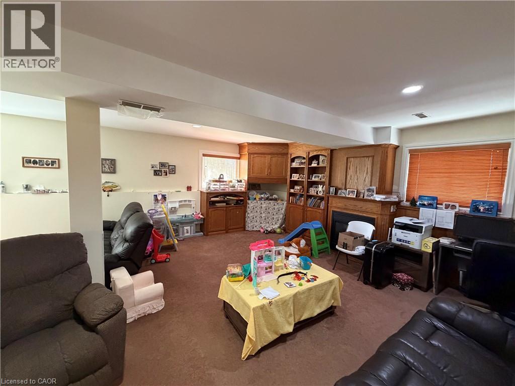 Spacious room with recessed lighting and a neutral color palette - 436 Gatestone Boulevard, Waterloo, ON - Indoor