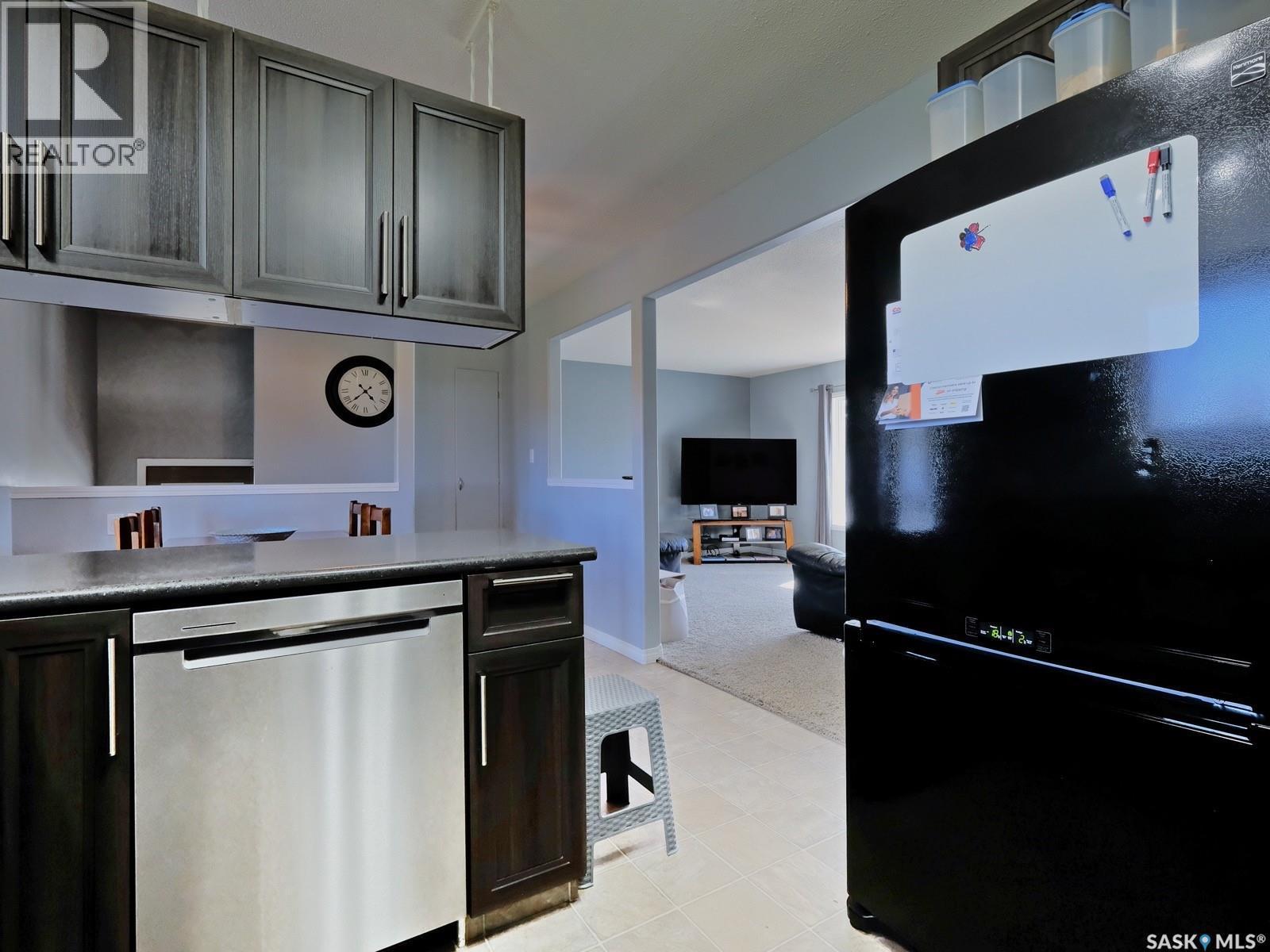 1002 King Street, Rosetown, SK - Indoor Photo Showing Kitchen