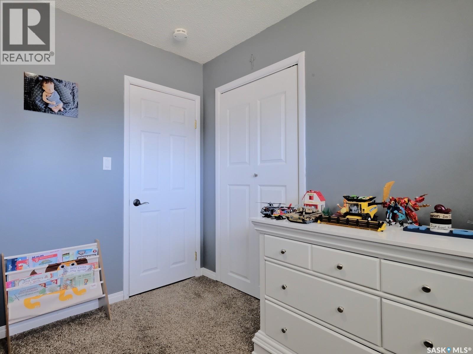 1002 King Street, Rosetown, SK - Indoor Photo Showing Bedroom