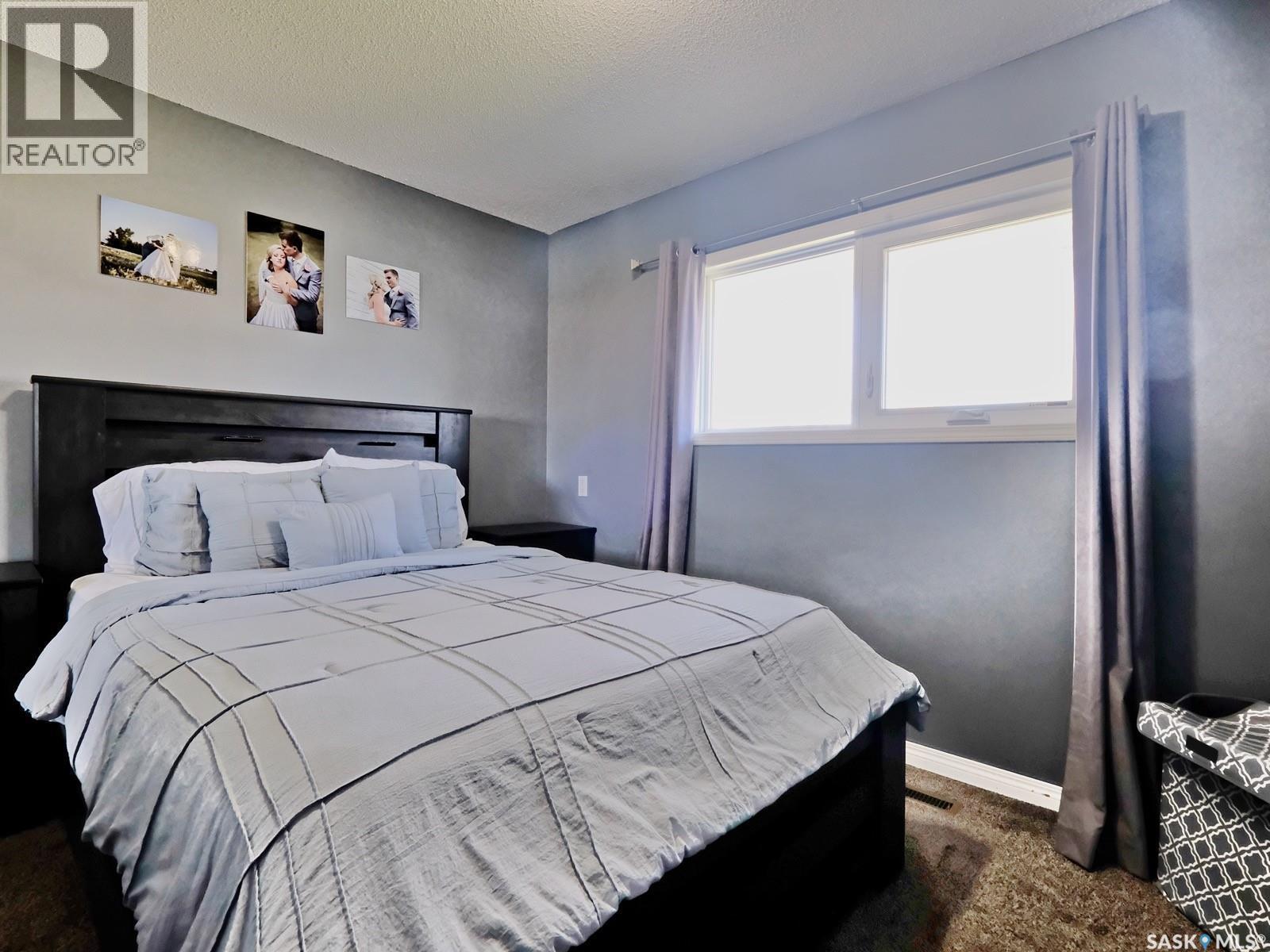 1002 King Street, Rosetown, SK - Indoor Photo Showing Bedroom