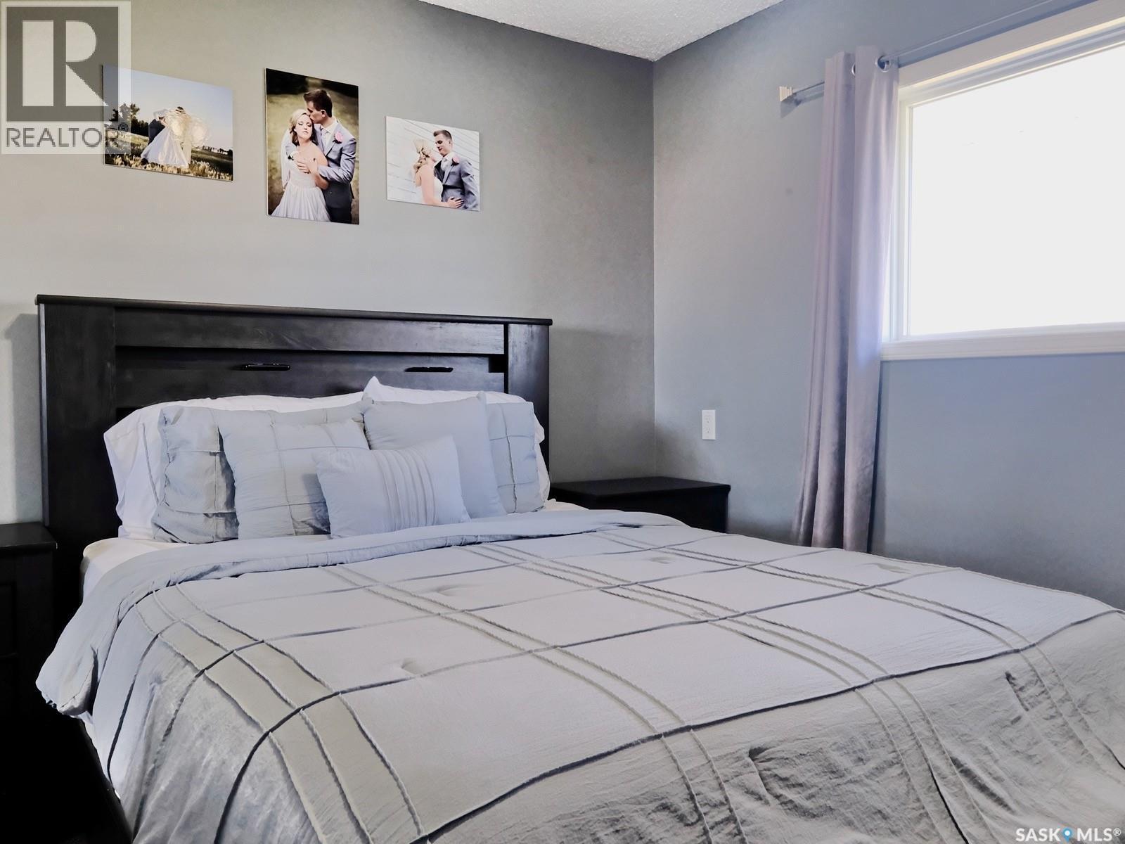 1002 King Street, Rosetown, SK - Indoor Photo Showing Bedroom