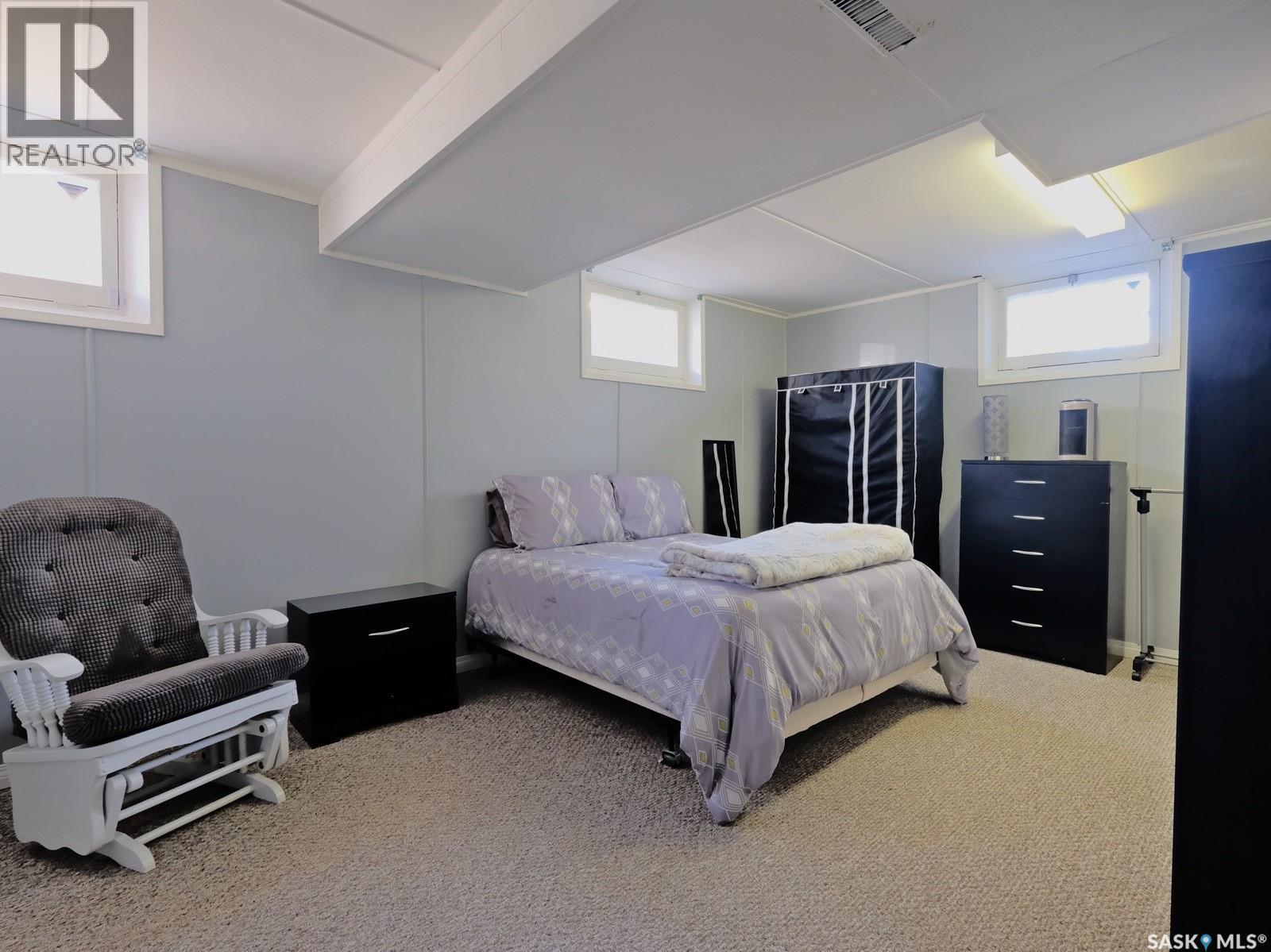 1002 King Street, Rosetown, SK - Indoor Photo Showing Bedroom