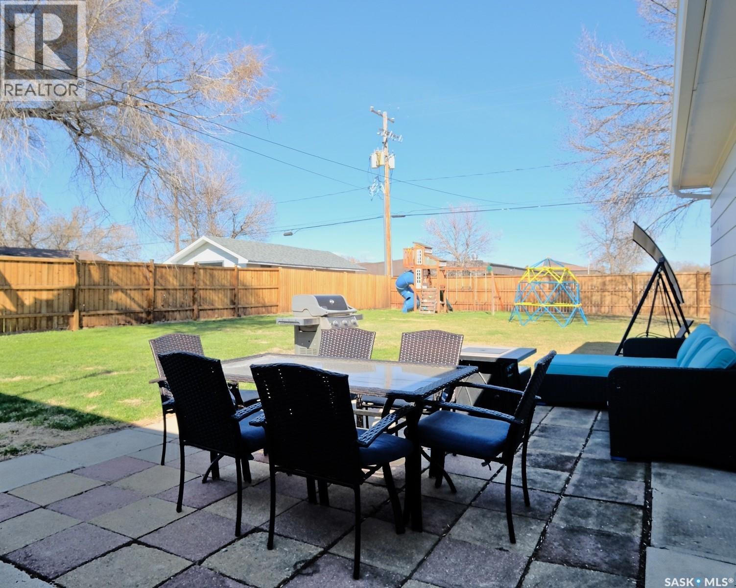 1002 King Street, Rosetown, SK - Outdoor With Deck Patio Veranda