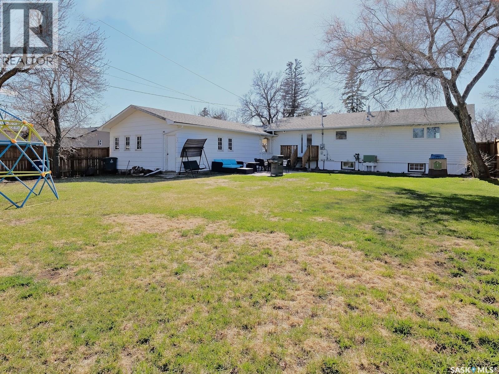 1002 King Street, Rosetown, SK - Outdoor