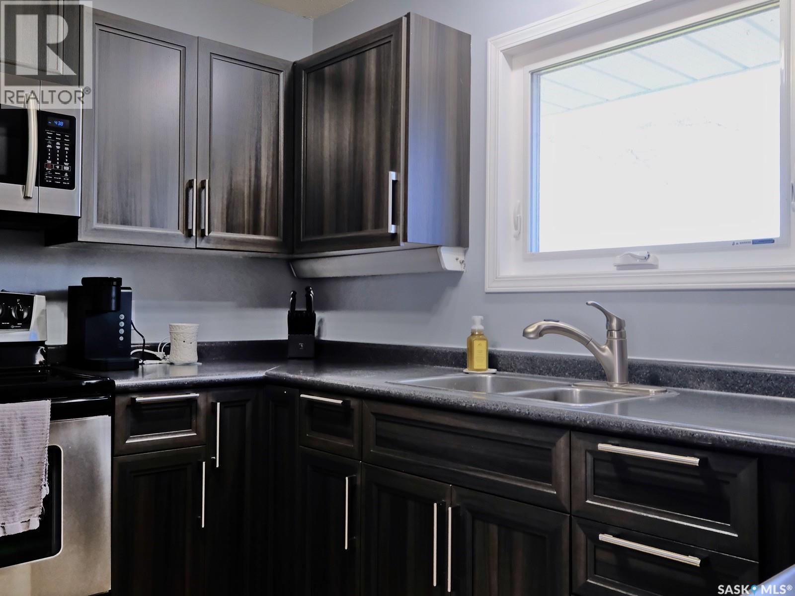 1002 King Street, Rosetown, SK - Indoor Photo Showing Kitchen With Double Sink