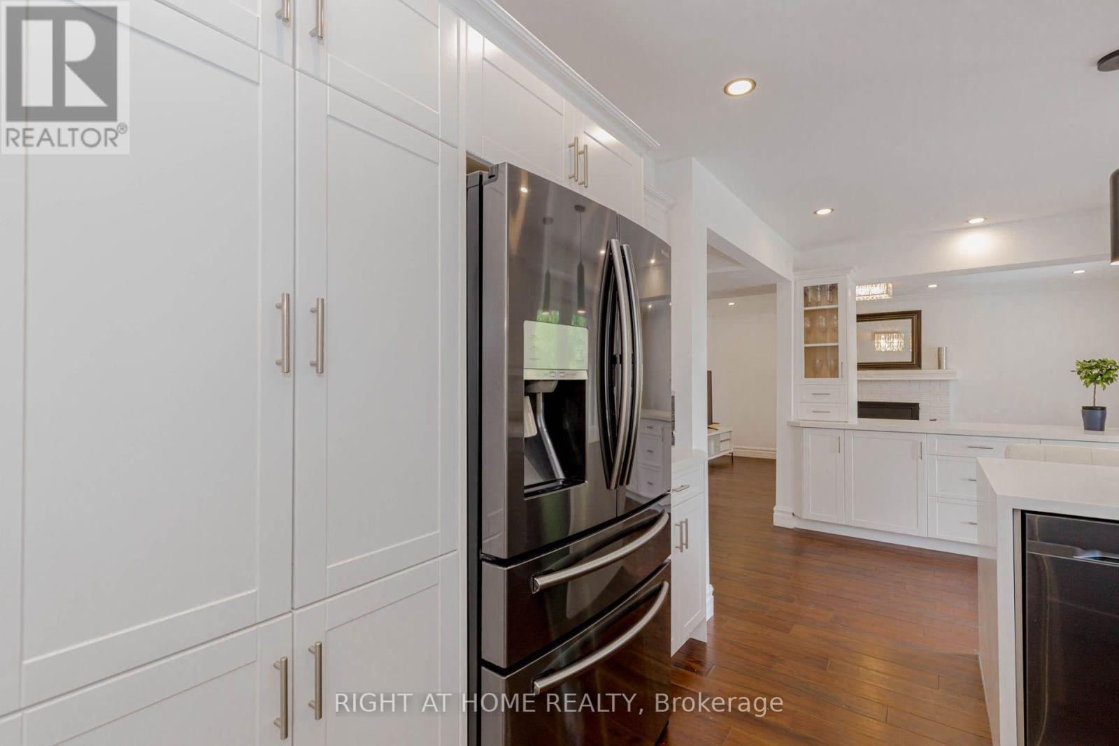 1073 Mesa Crescent, Mississauga, ON - Indoor
