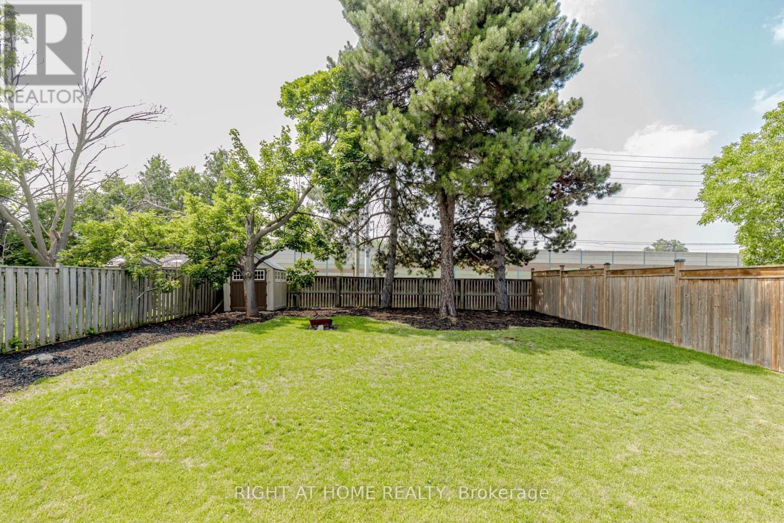 1073 Mesa Crescent, Mississauga, ON - Outdoor With Backyard
