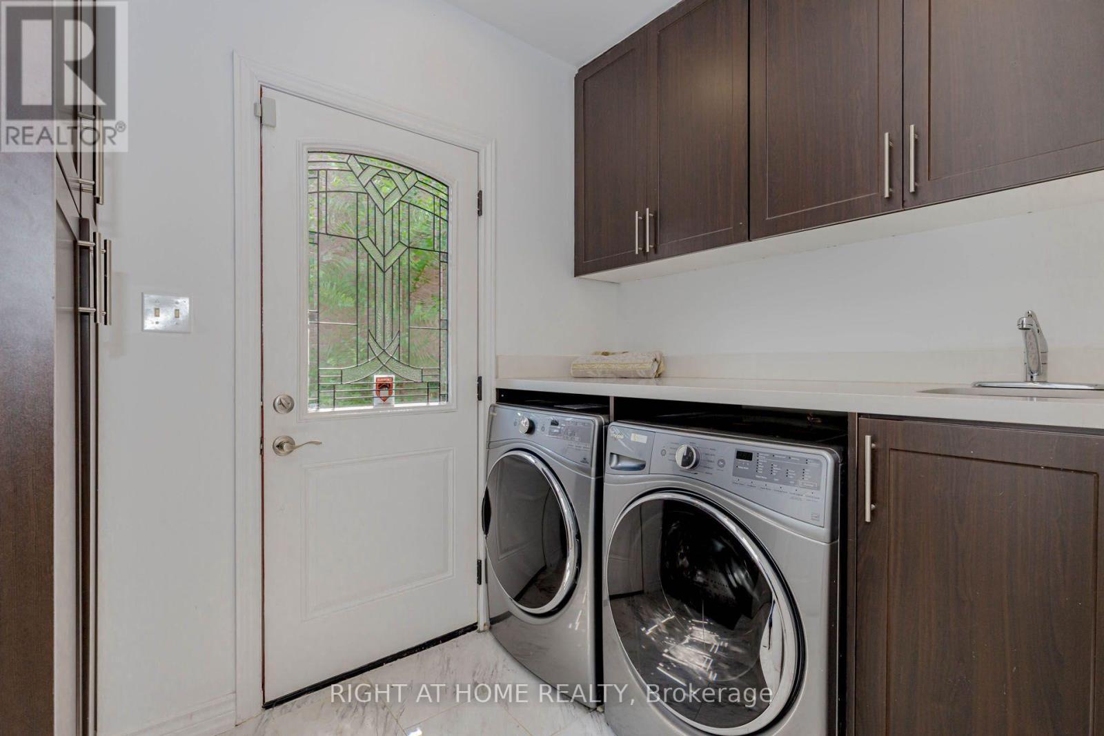 1073 Mesa Crescent, Mississauga, ON - Indoor Photo Showing Laundry Room