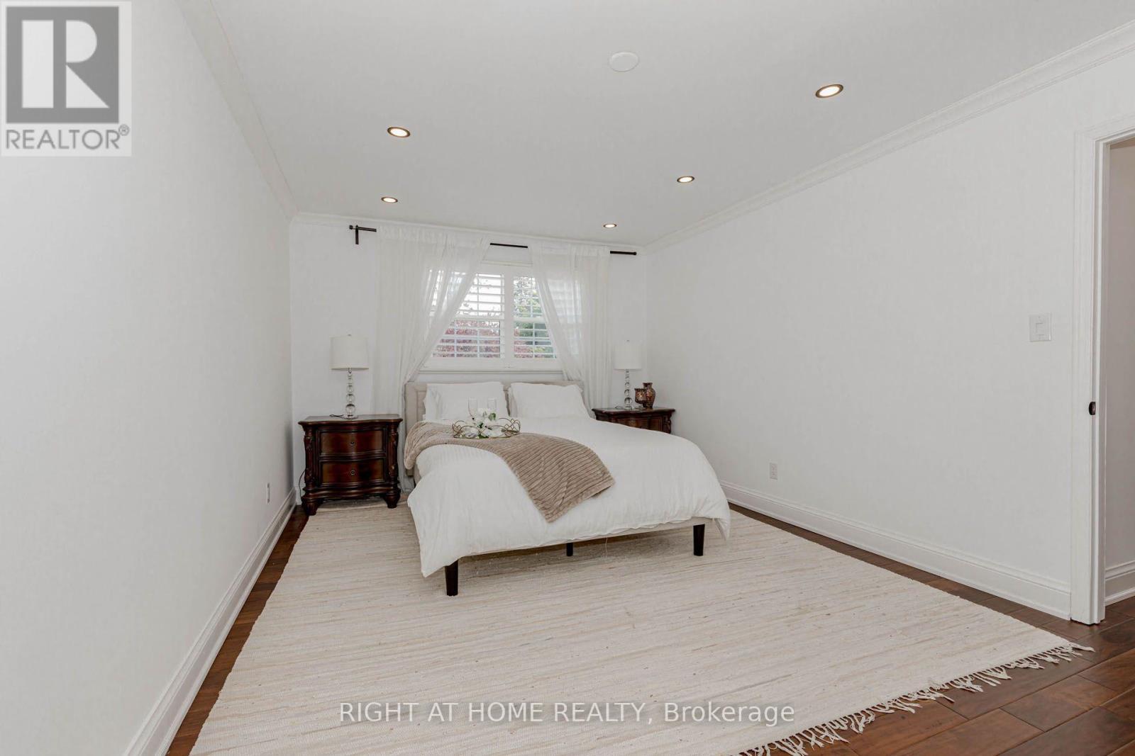 1073 Mesa Crescent, Mississauga, ON - Indoor Photo Showing Bedroom