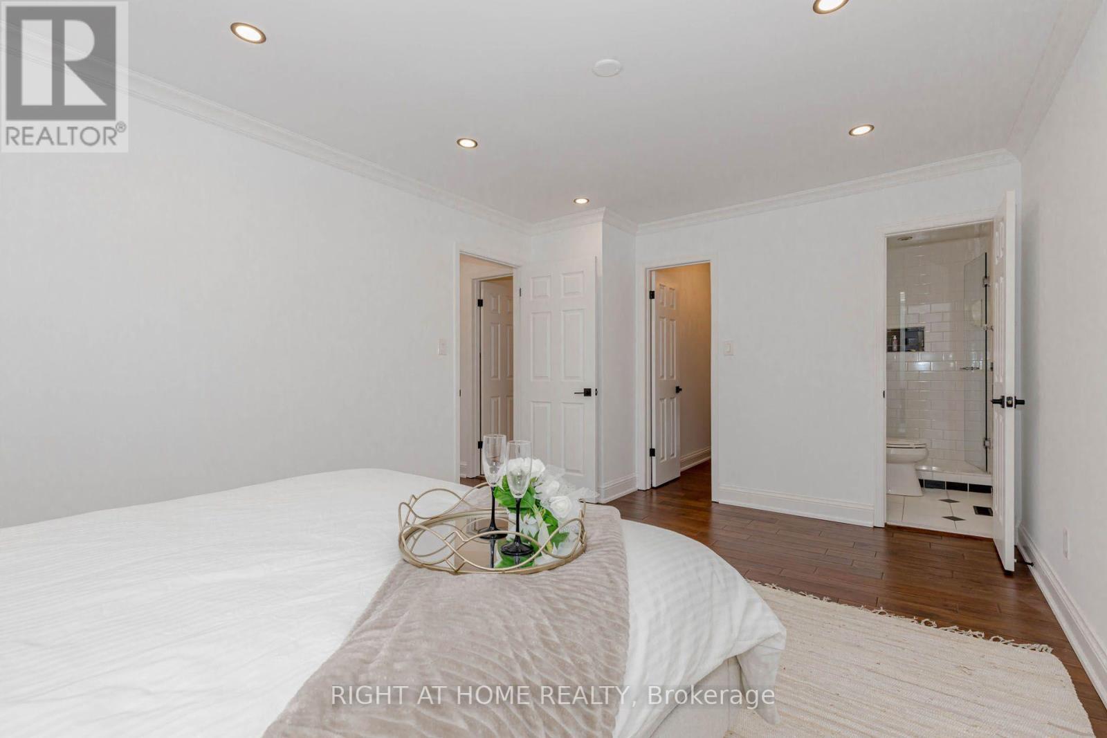 1073 Mesa Crescent, Mississauga, ON - Indoor Photo Showing Bedroom