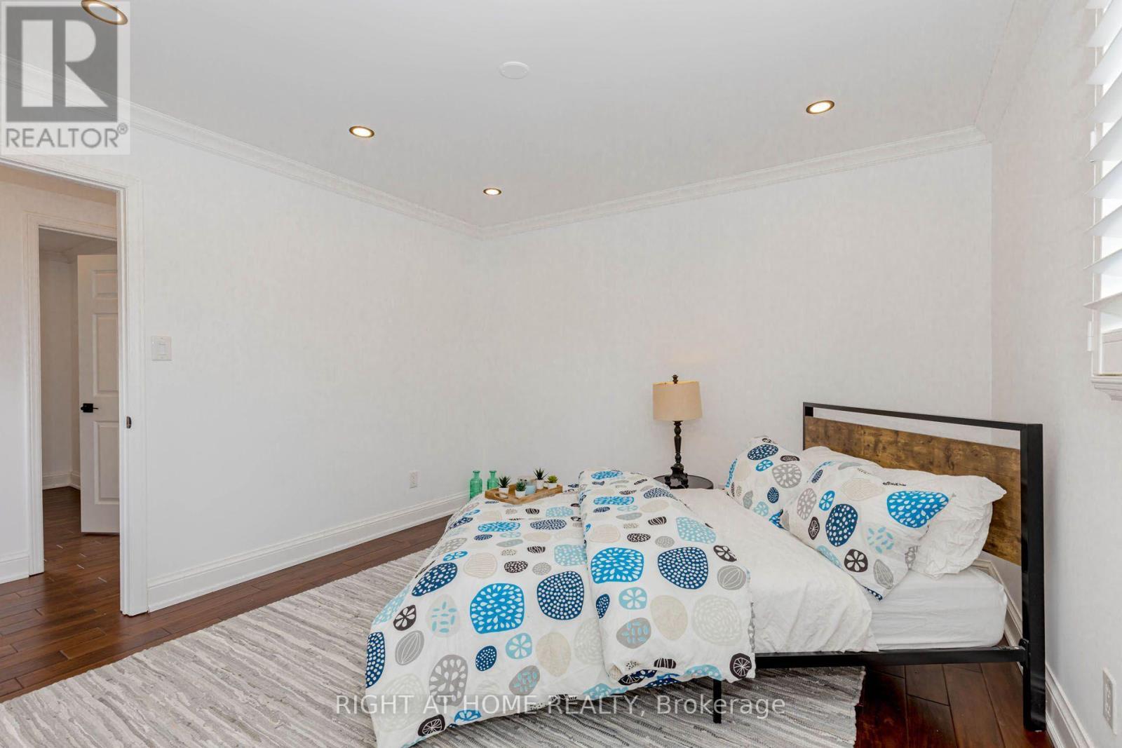 1073 Mesa Crescent, Mississauga, ON - Indoor Photo Showing Bedroom